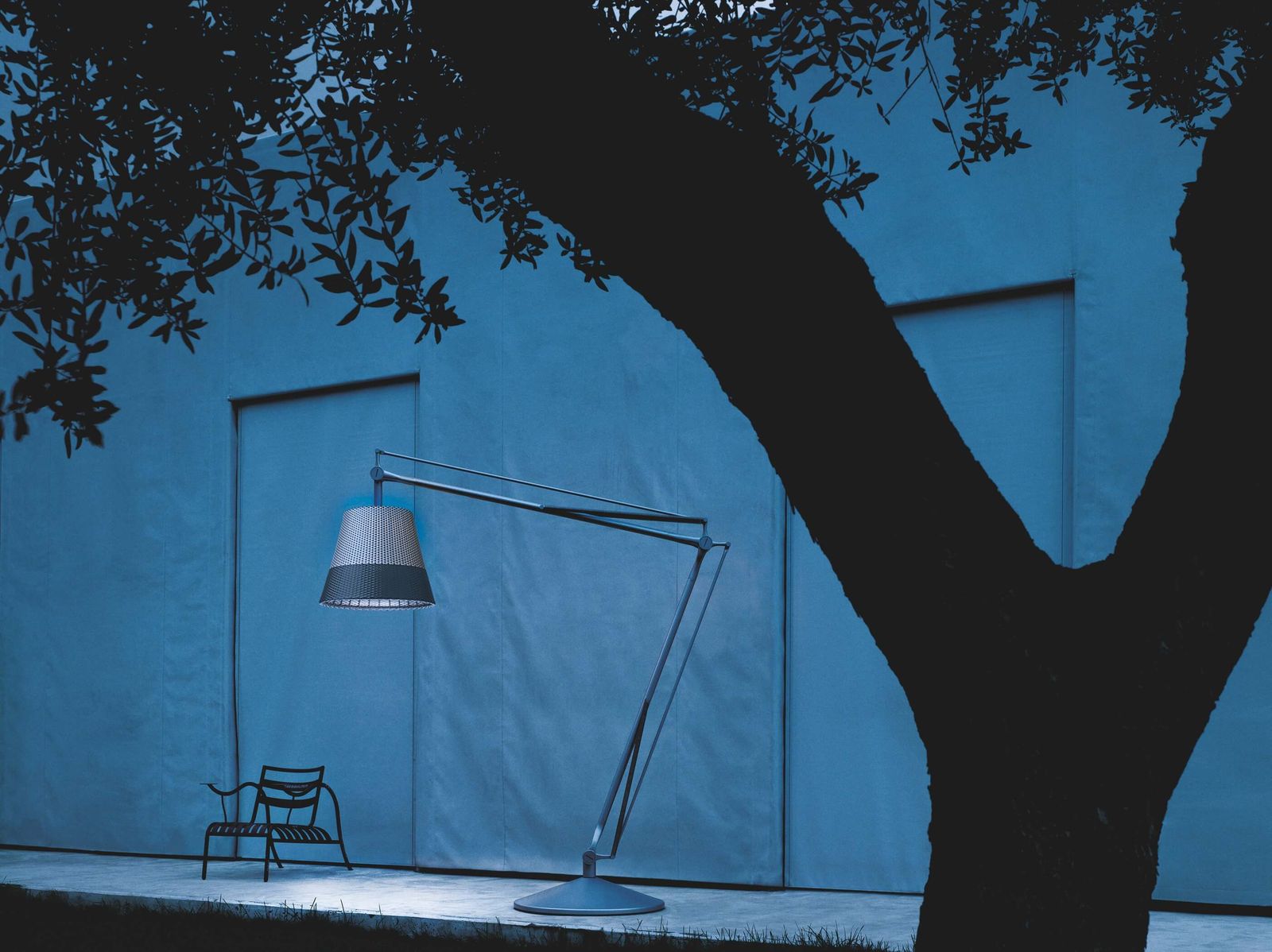 Flos Садово-парковый светильник Superarchimoon Outdoor от Flos — в интерьере