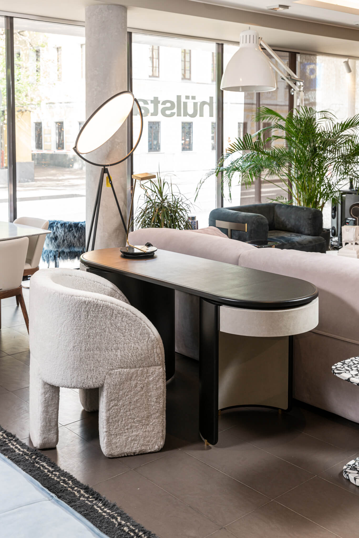 Baxter Кресло Lazy Bones Lounge natural mouton от Baxter — в интерьере
