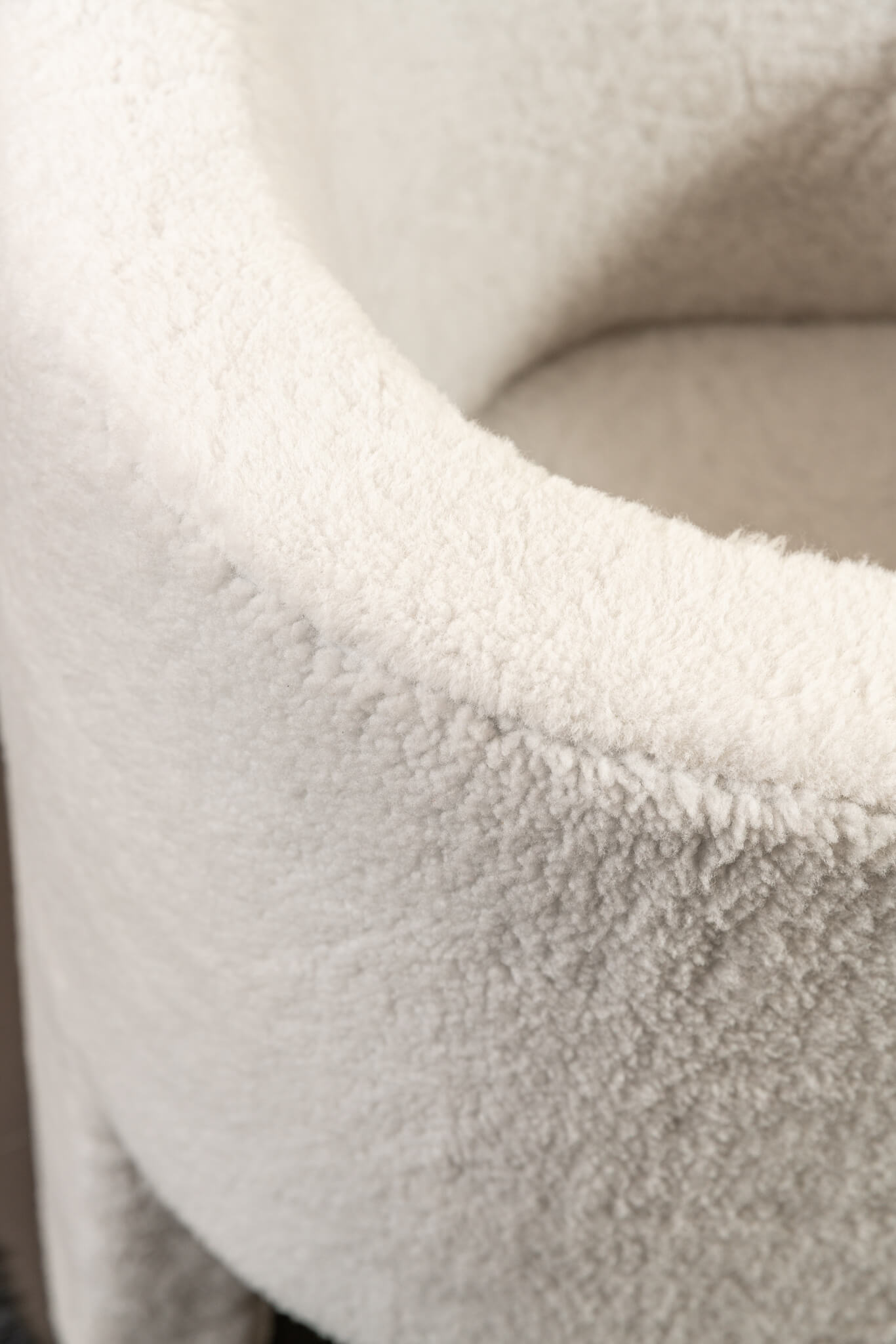 Baxter Кресло Lazy Bones Lounge natural mouton от Baxter — в интерьере