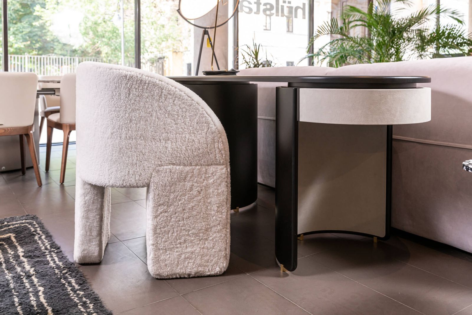 Baxter Кресло Lazy Bones Lounge natural mouton от Baxter — в интерьере