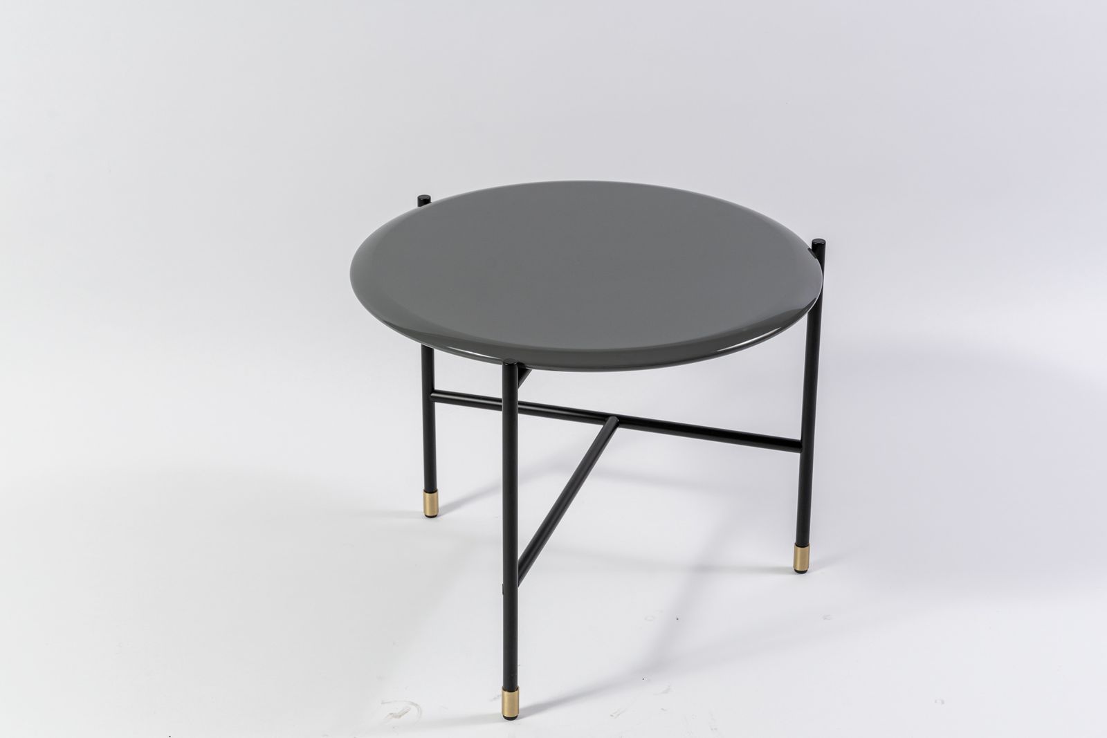 Meridiani Журнальный столик Adrian 50*50*h40 серый лак Elephant от Meridiani — в интерьере