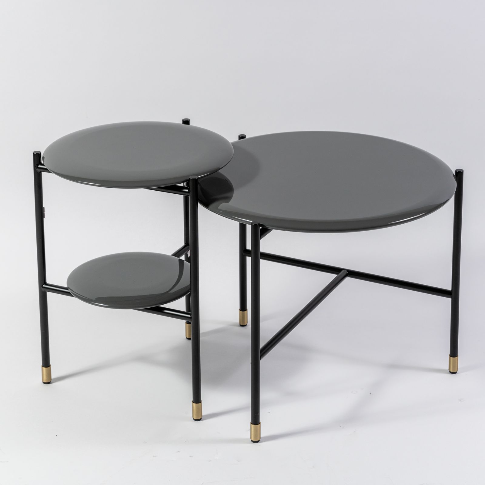 Meridiani Журнальный столик Adrian 50*50*h40 серый лак Elephant от Meridiani — в интерьере