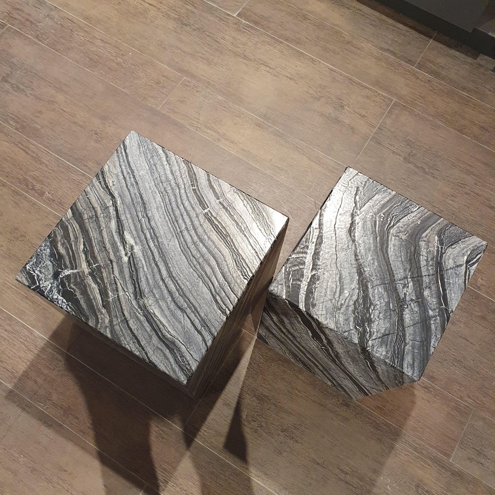 Draenert Столик на колесиках Qbic 1365 silver wave 30*30*50 от Draenert — в интерьере