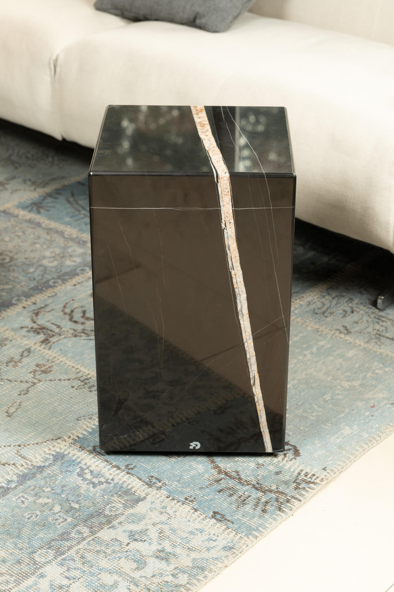 Draenert Столик на колесиках Qbic 1365 silver wave 30*30*50 от Draenert — в интерьере