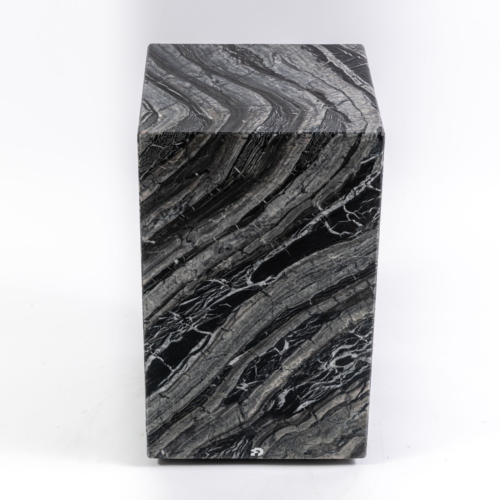 Draenert Столик на колесиках Qbic 1365 silver wave 30*30*50 от Draenert — в интерьере