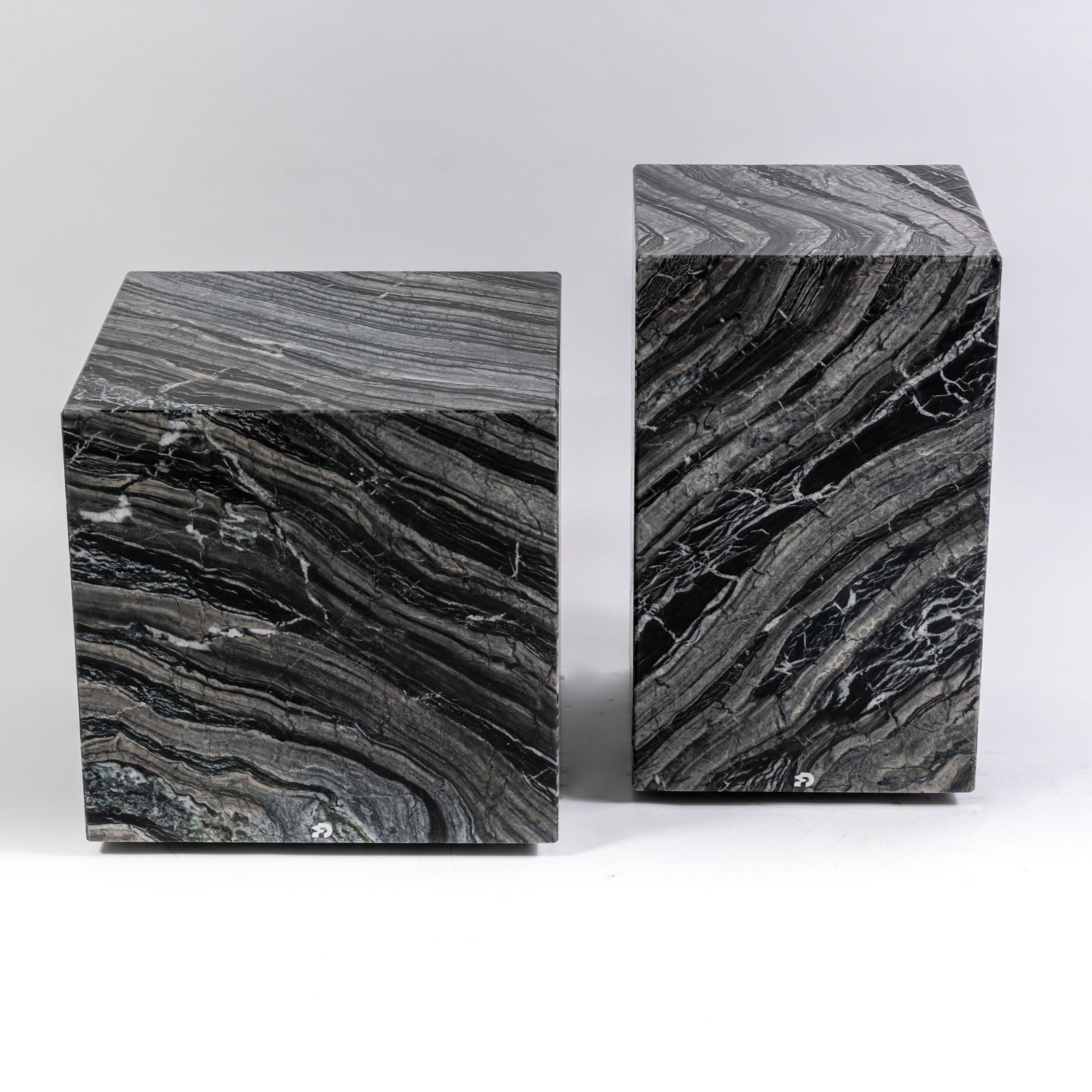 Draenert Столик на колесиках Qbic 1365 silver wave 30*30*50 от Draenert — в интерьере