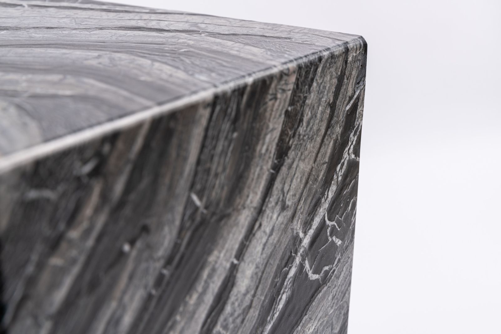 Draenert Столик на колесиках Qbic 1365 silver wave 30*30*50 от Draenert — в интерьере