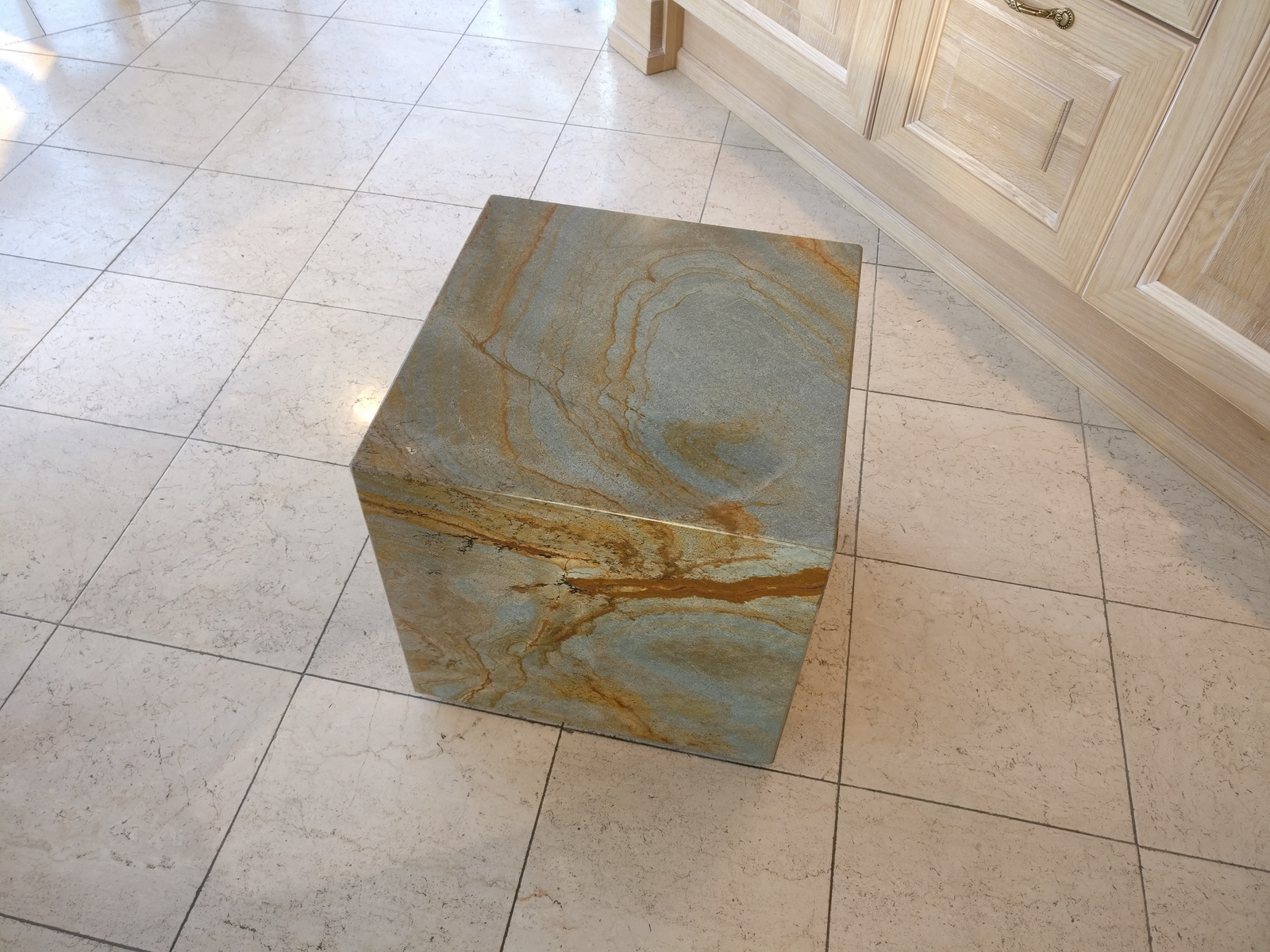 Draenert Столик на колесиках Qbic 1365 silver wave 40*40*40 от Draenert — в интерьере