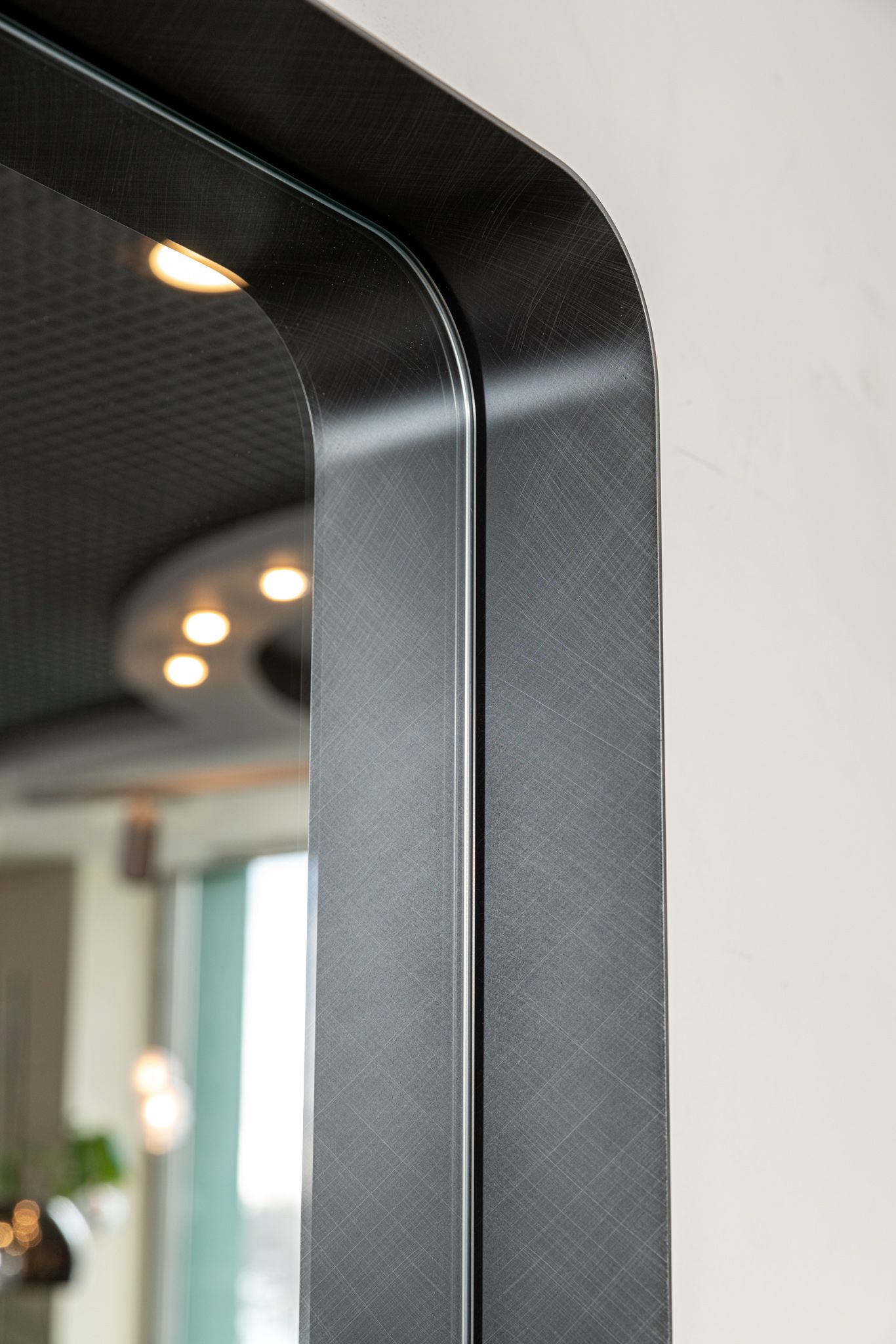 Cattelan Italia Зеркало Wish S 80*190 Brushed Grey от Cattelan Italia — в интерьере