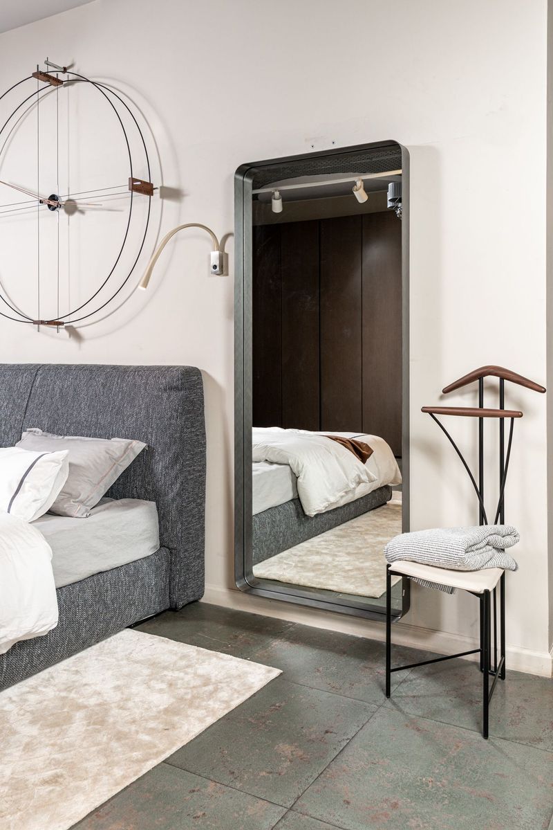 Cattelan Italia Зеркало Wish S 80*190 Brushed Grey от Cattelan Italia — в интерьере