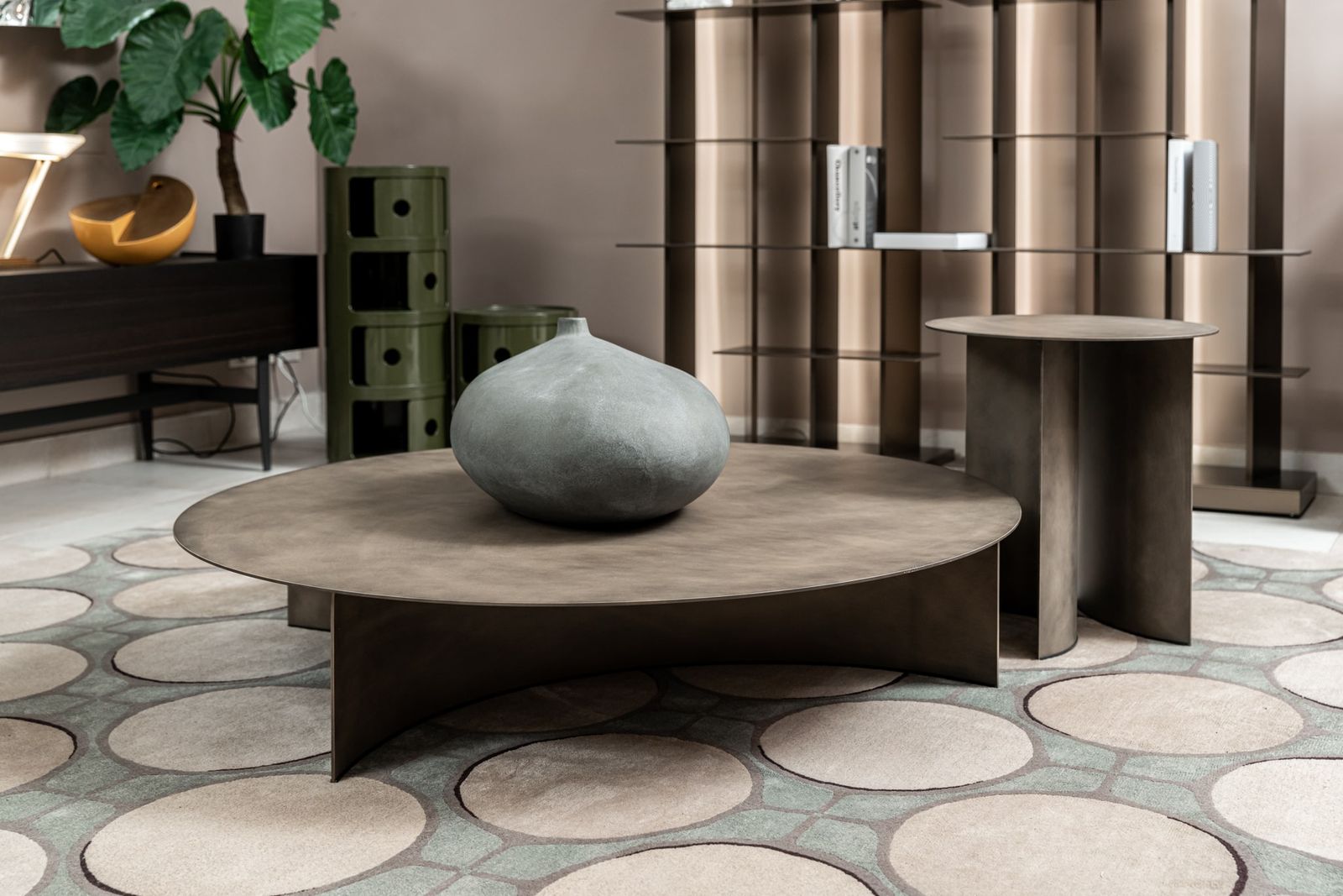 Flou Кофейный столик Pierre 60 oxide от Flou — в интерьере