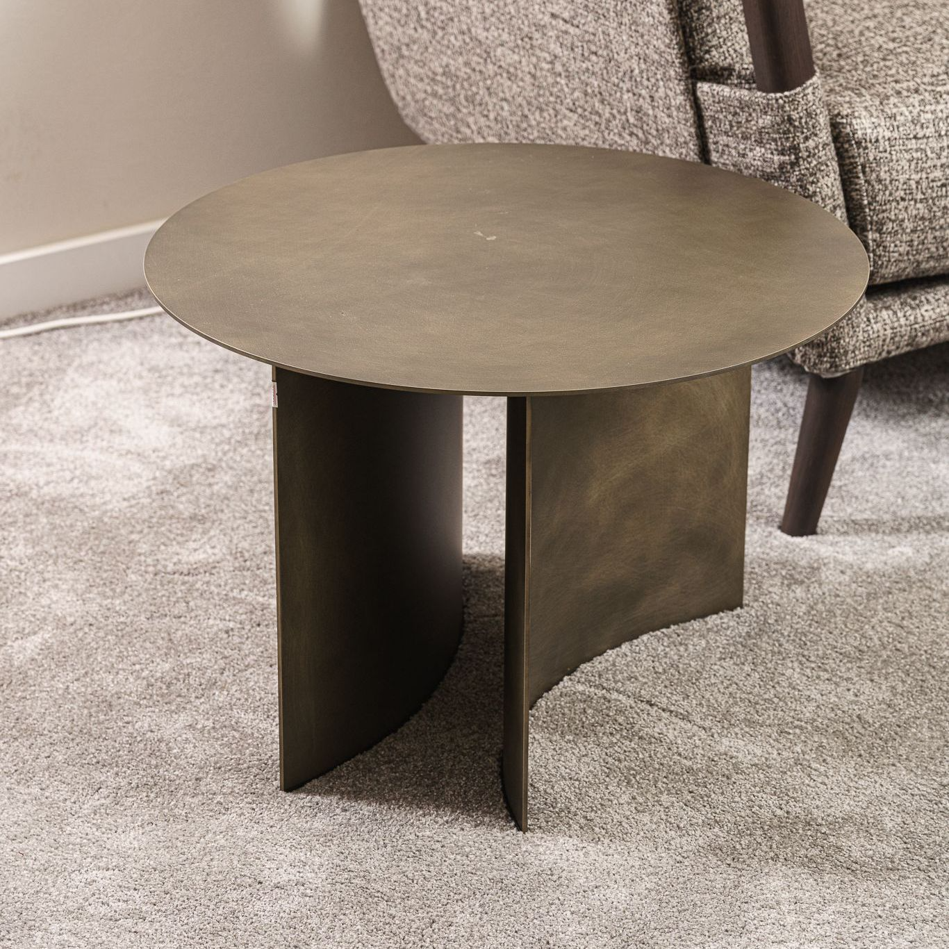 Flou Кофейный столик Pierre 60 oxide от Flou — в интерьере