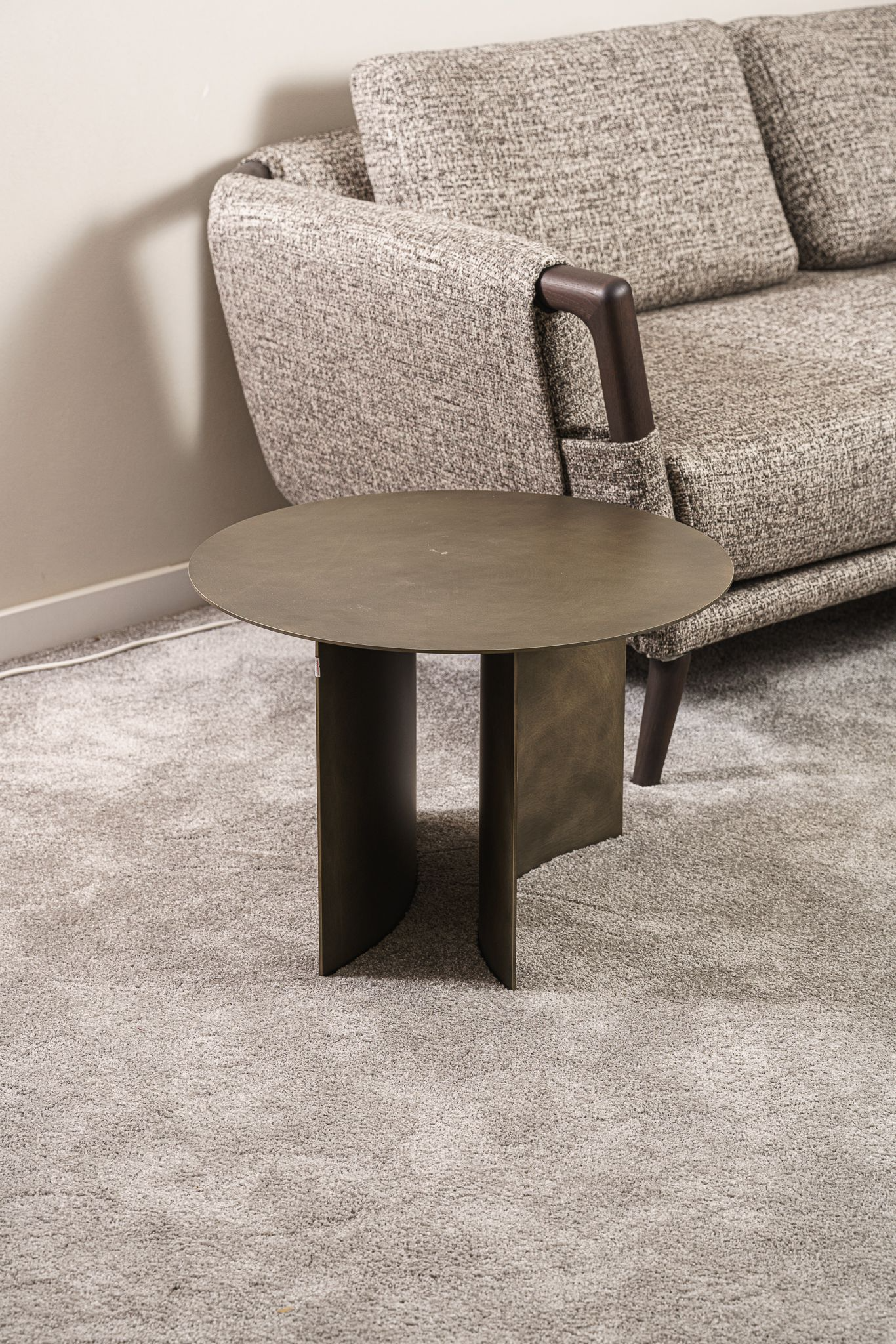 Flou Кофейный столик Pierre 60 oxide от Flou — в интерьере