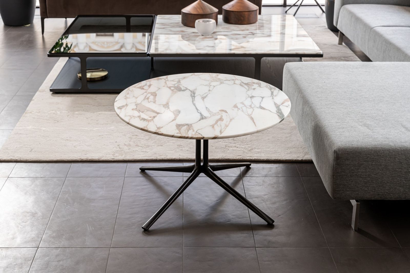 Poliform Журнальный столик Mondrian 80*80*48 от Poliform — в интерьере