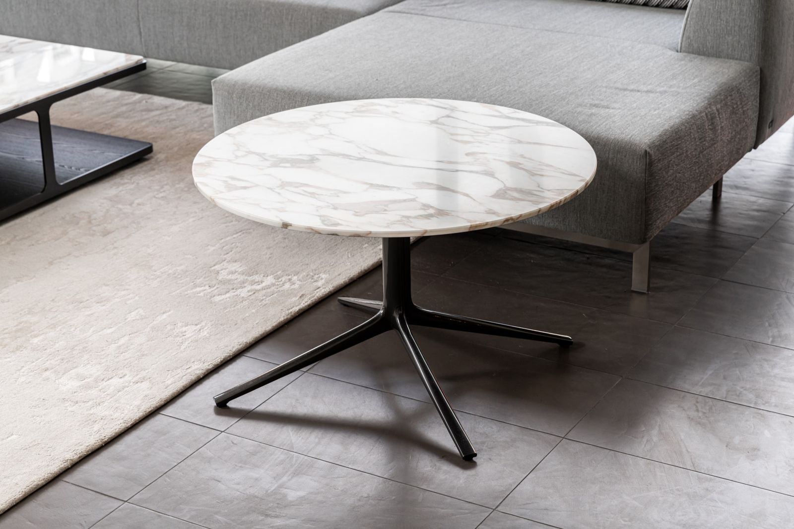Poliform Журнальный столик Mondrian 80*80*48 от Poliform — в интерьере