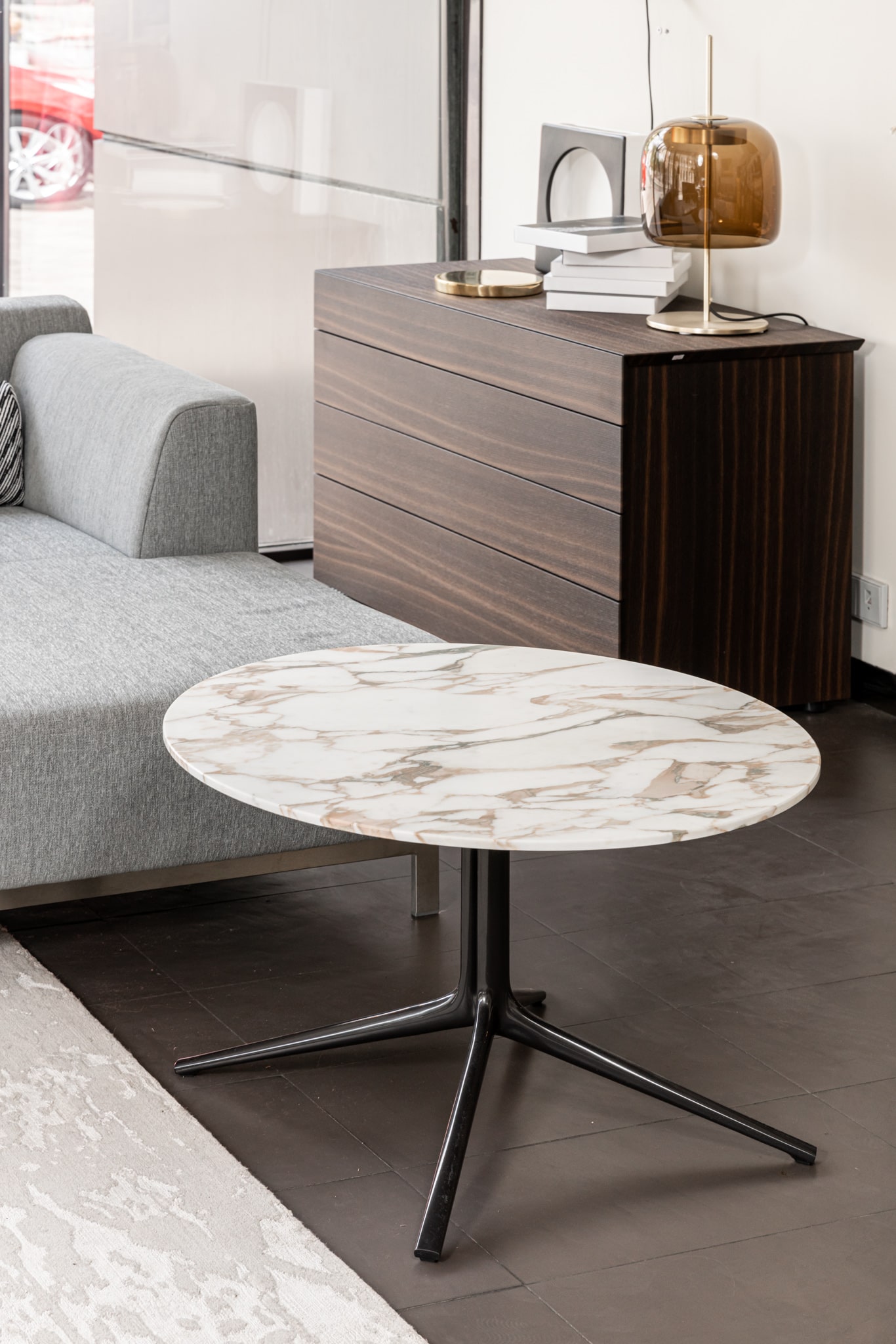 Poliform Журнальный столик Mondrian 80*80*48 от Poliform — в интерьере