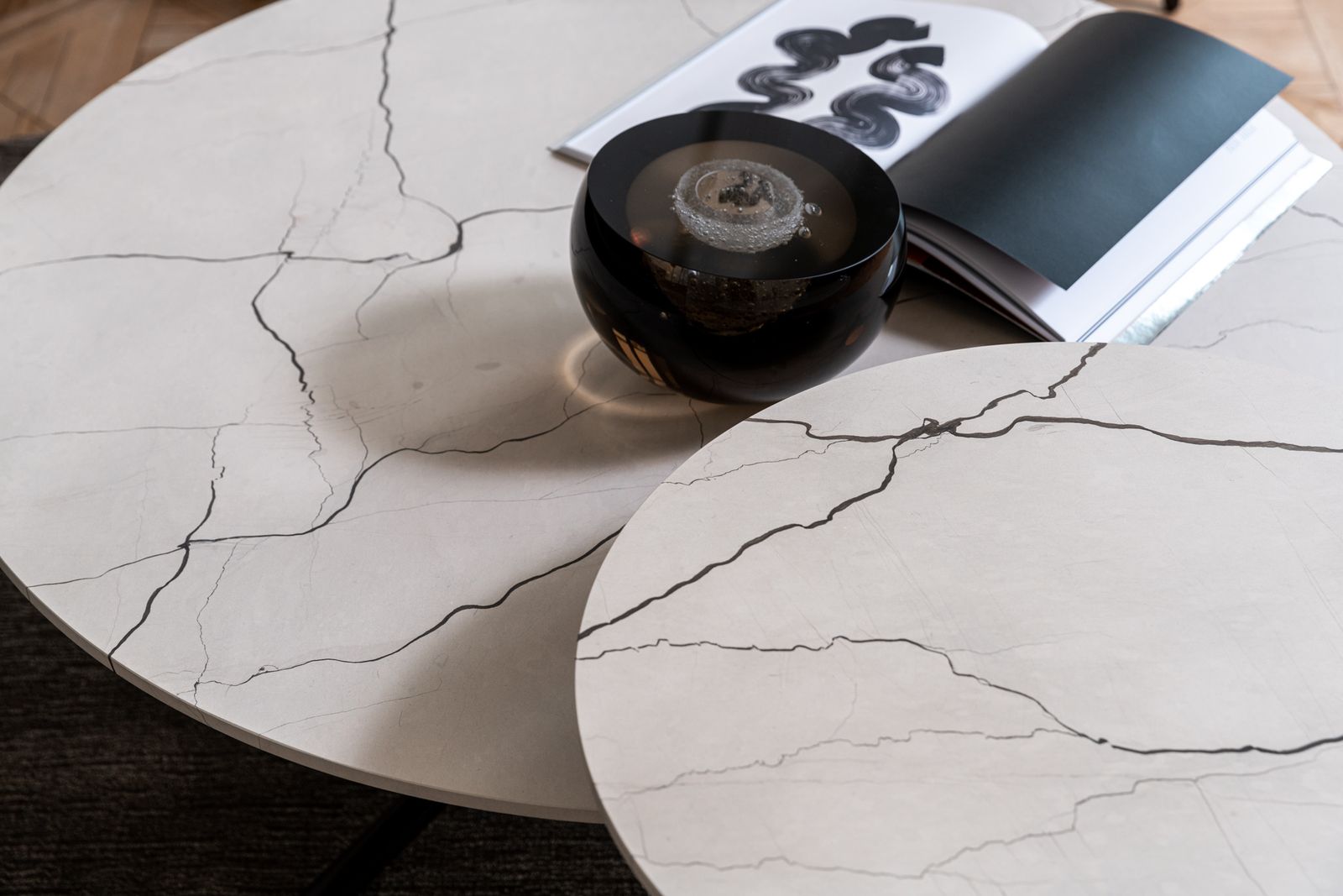 Poliform Журнальный столик Mondrian 80*80*48 от Poliform — в интерьере