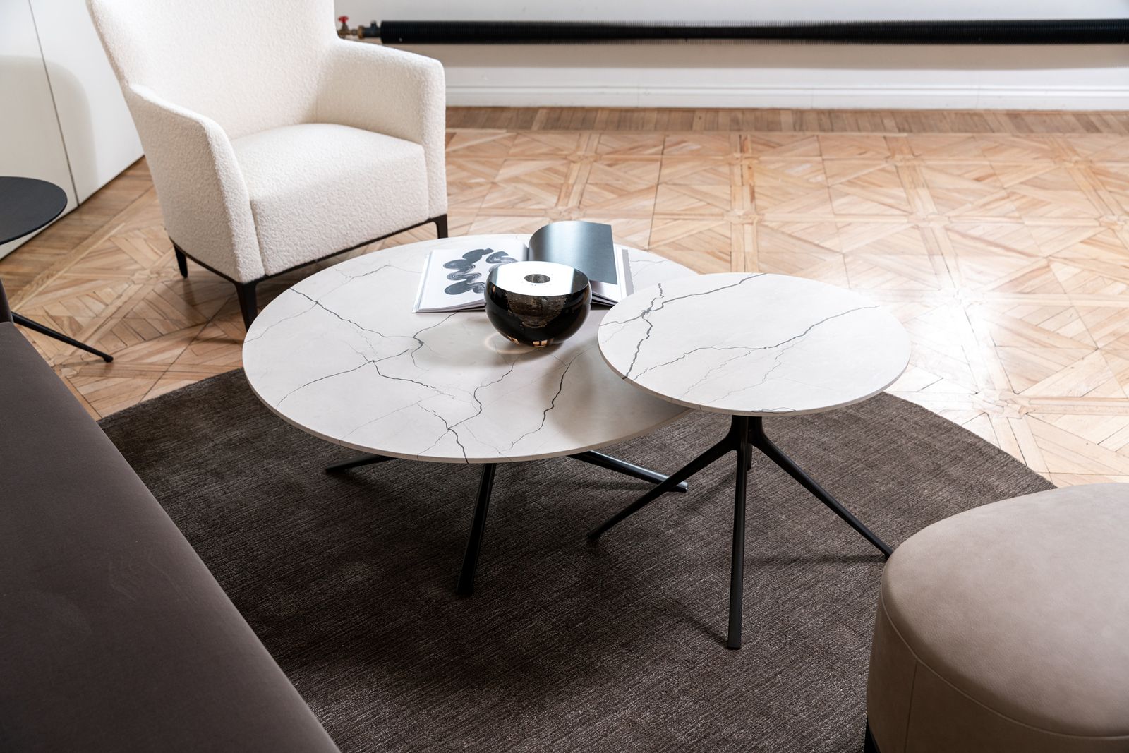 Poliform Журнальный столик Mondrian 80*80*48 от Poliform — в интерьере