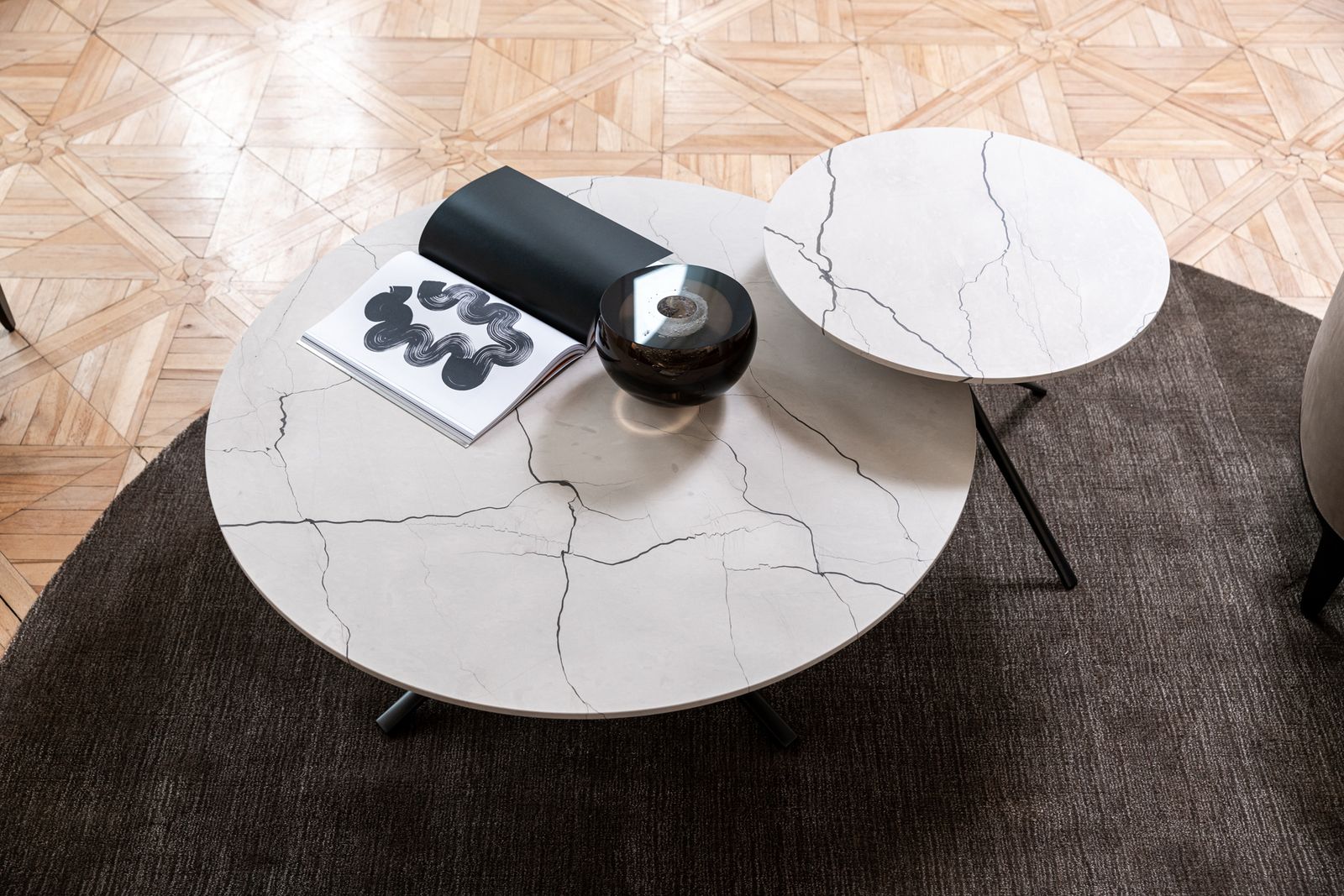 Poliform Журнальный столик Mondrian 80*80*48 от Poliform — в интерьере