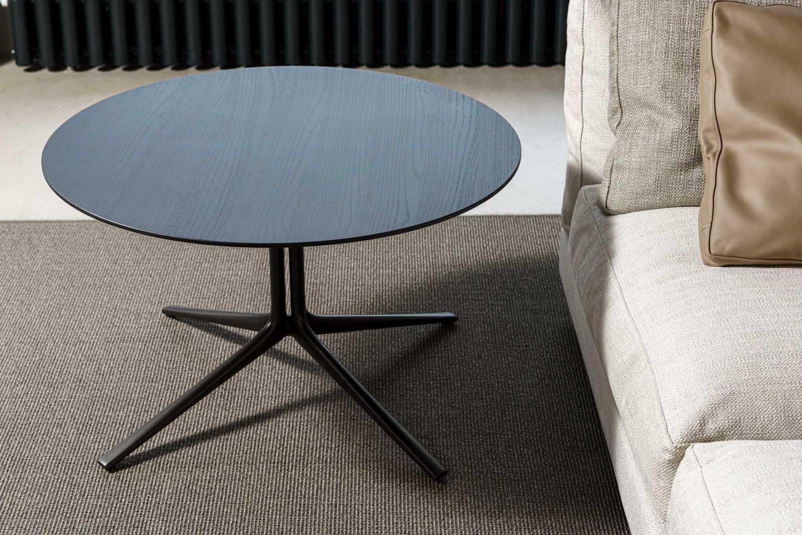 Poliform Журнальный столик Mondrian 80*80*48 от Poliform — в интерьере