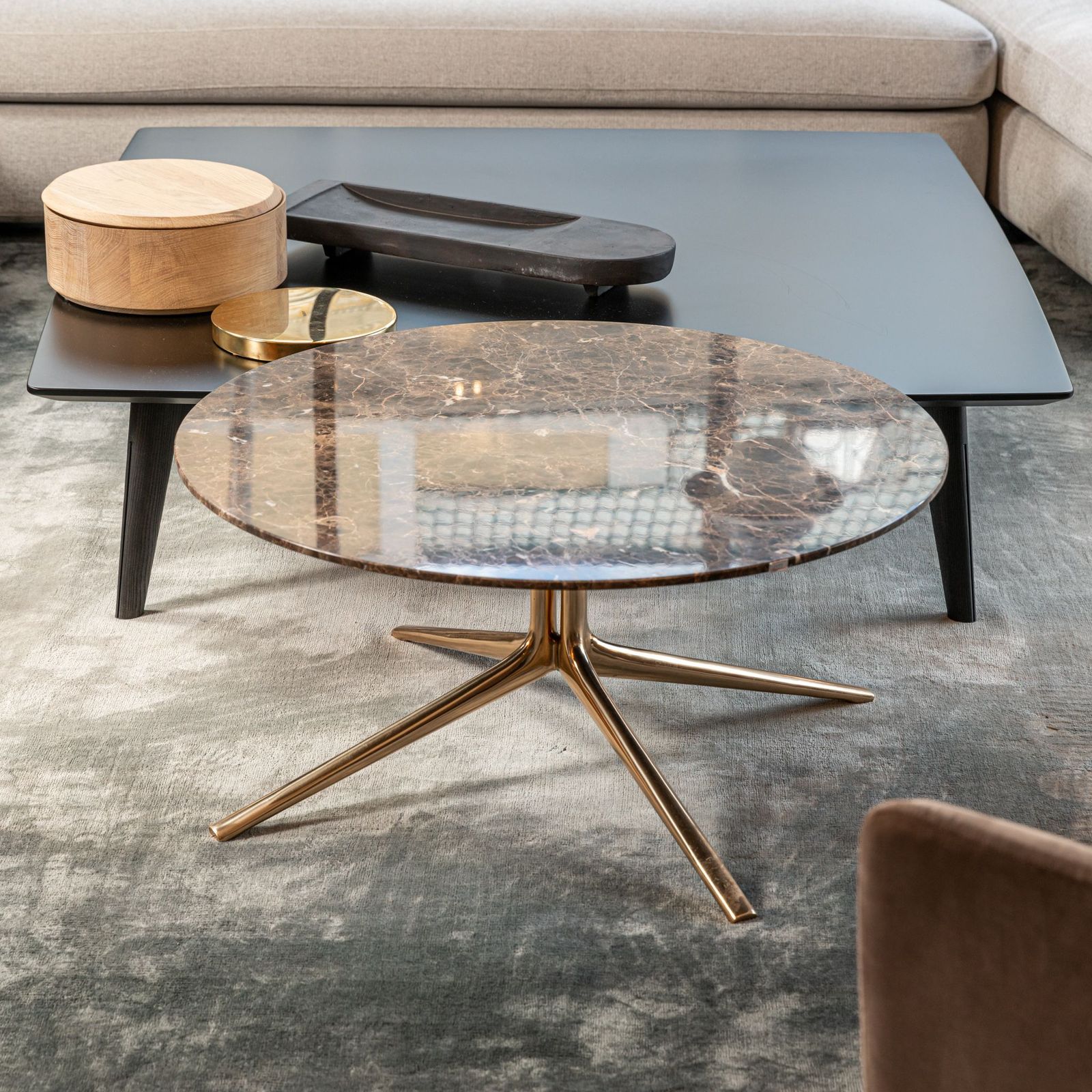 Poliform Журнальный столик Mondrian 80 emperador dark от Poliform — в интерьере