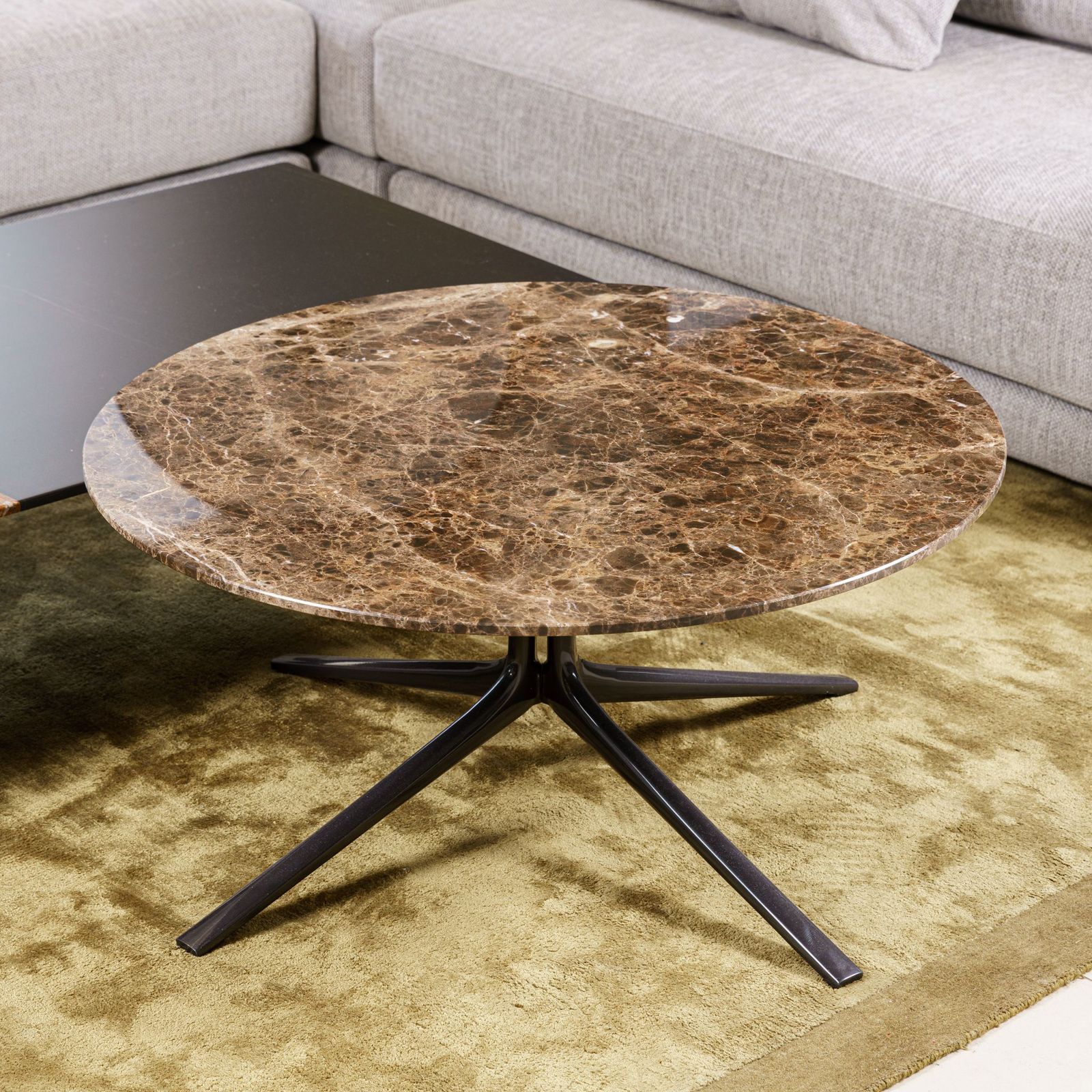 Poliform Журнальный столик Mondrian 80 emperador dark от Poliform — в интерьере