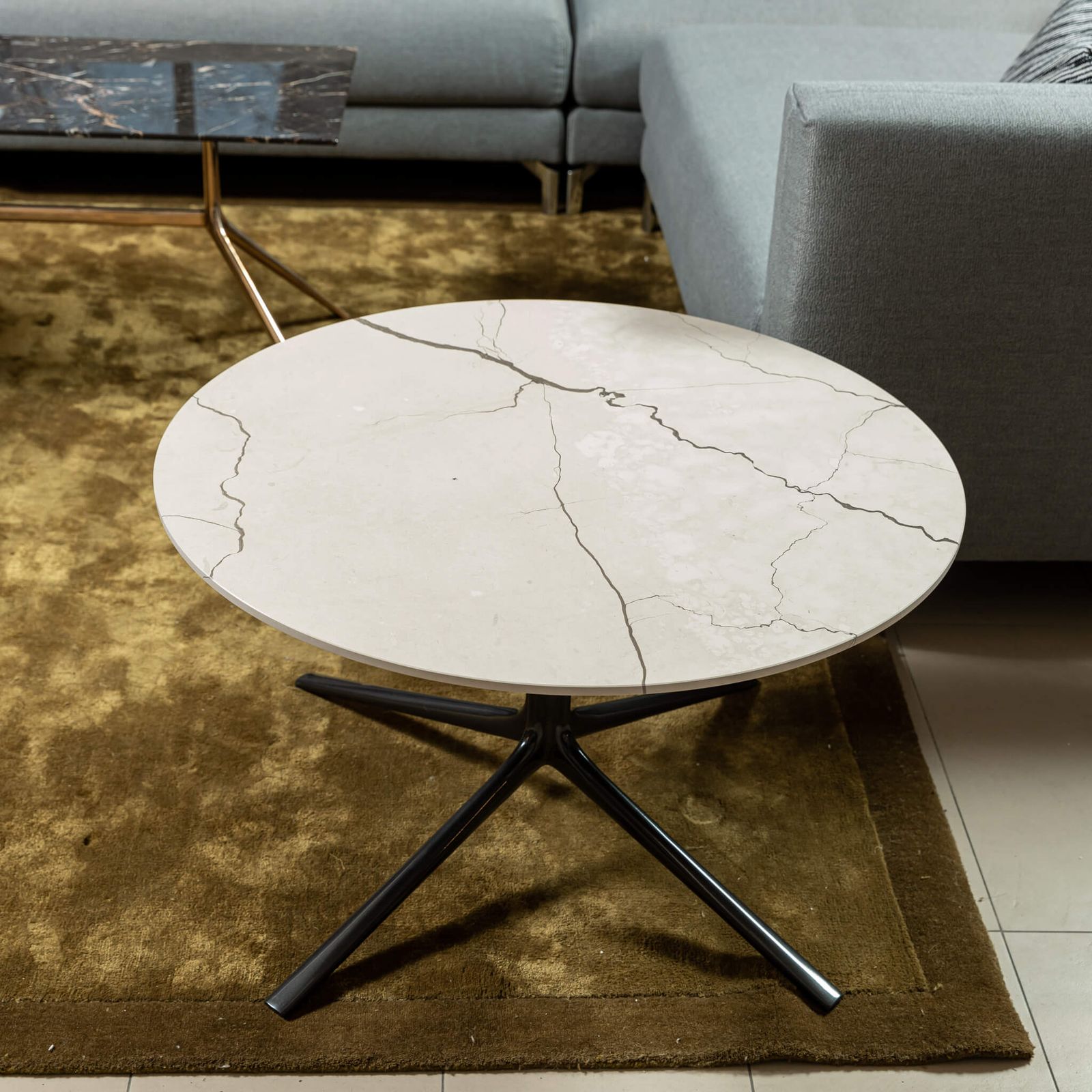 Poliform Журнальный столик Mondrian 80 emperador dark от Poliform — в интерьере
