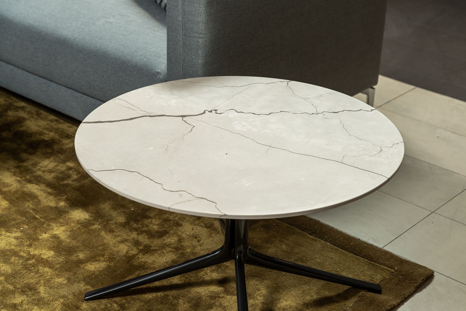Poliform Журнальный столик Mondrian 80 emperador dark от Poliform — в интерьере