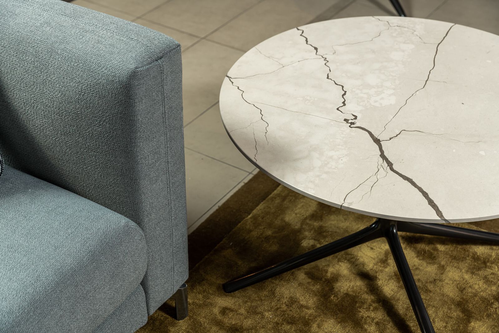 Poliform Журнальный столик Mondrian 80 emperador dark от Poliform — в интерьере