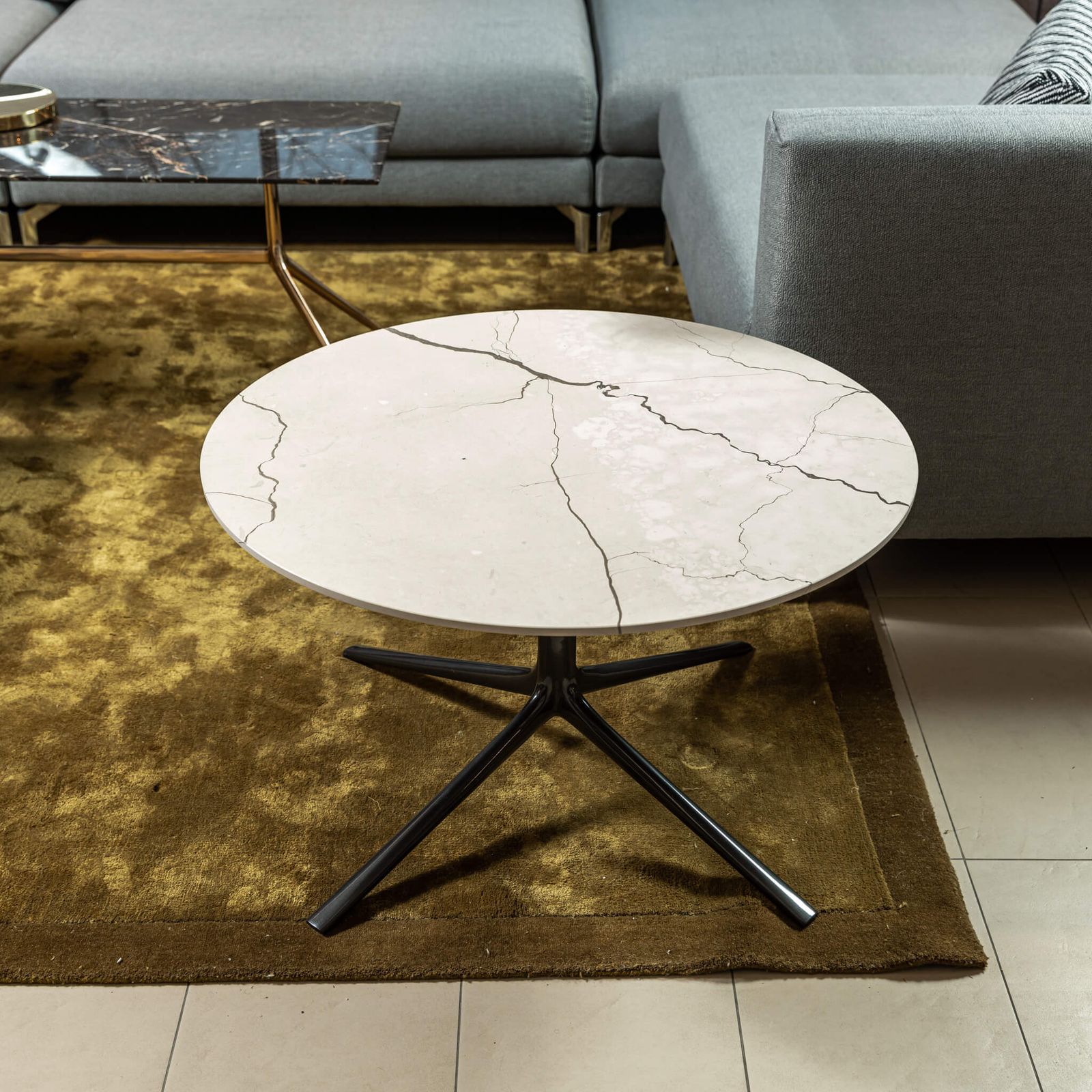 Poliform Журнальный столик Mondrian 80 emperador dark от Poliform — в интерьере