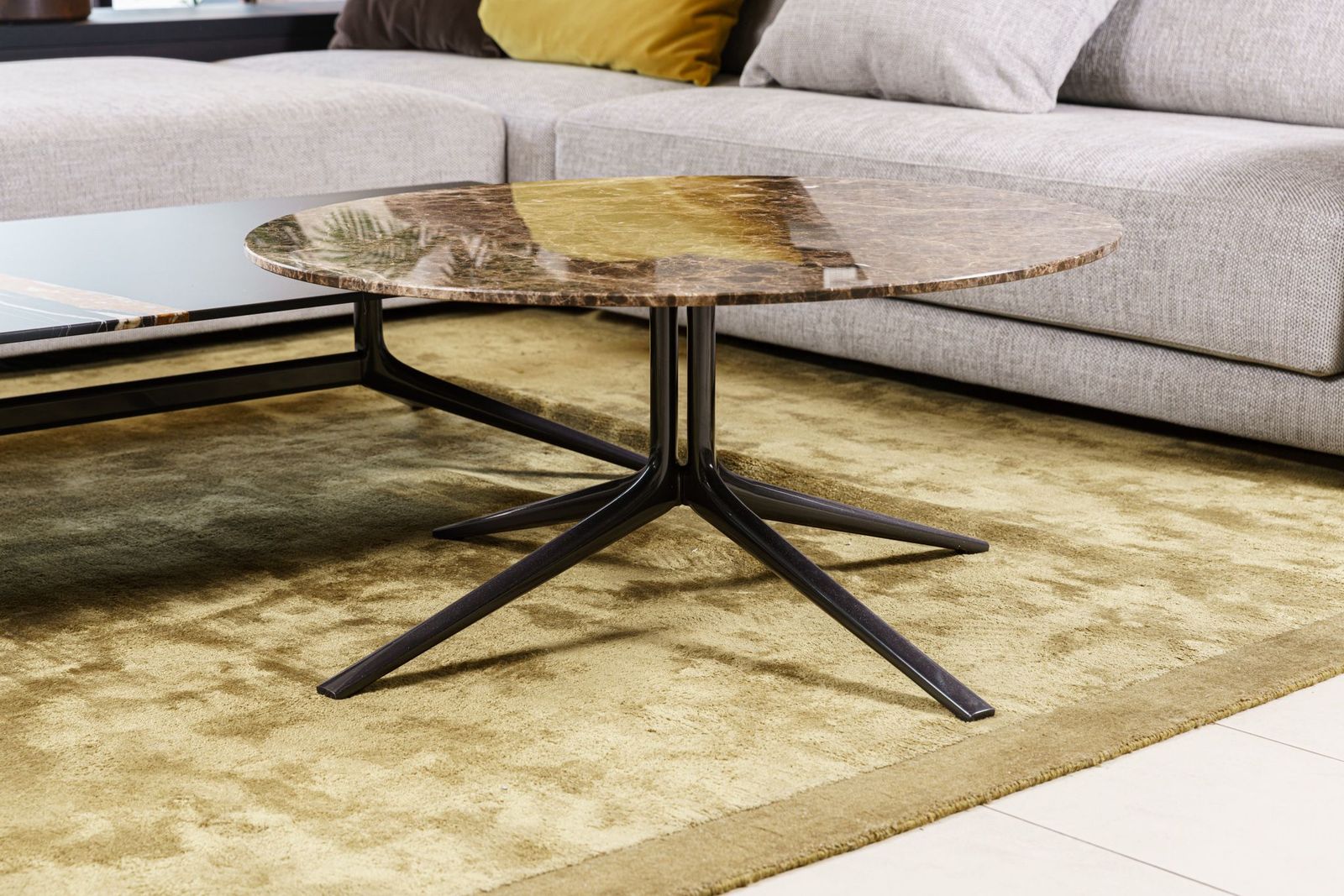 Poliform Журнальный столик Mondrian 80 emperador dark от Poliform — в интерьере