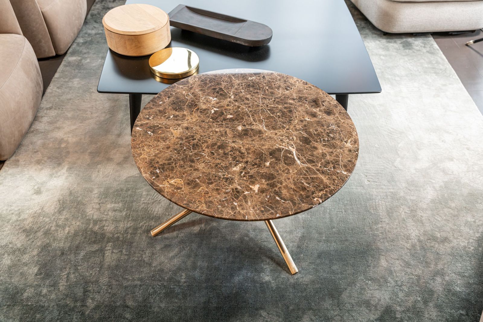 Poliform Журнальный столик Mondrian 80 emperador dark от Poliform — в интерьере