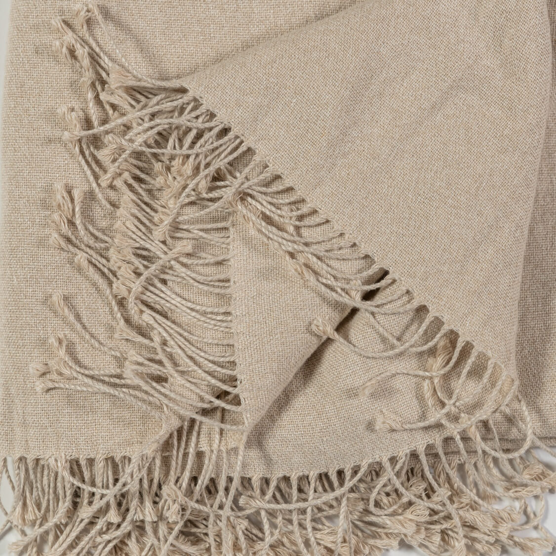 Flou Плед Fleece Powder от Flou — в интерьере