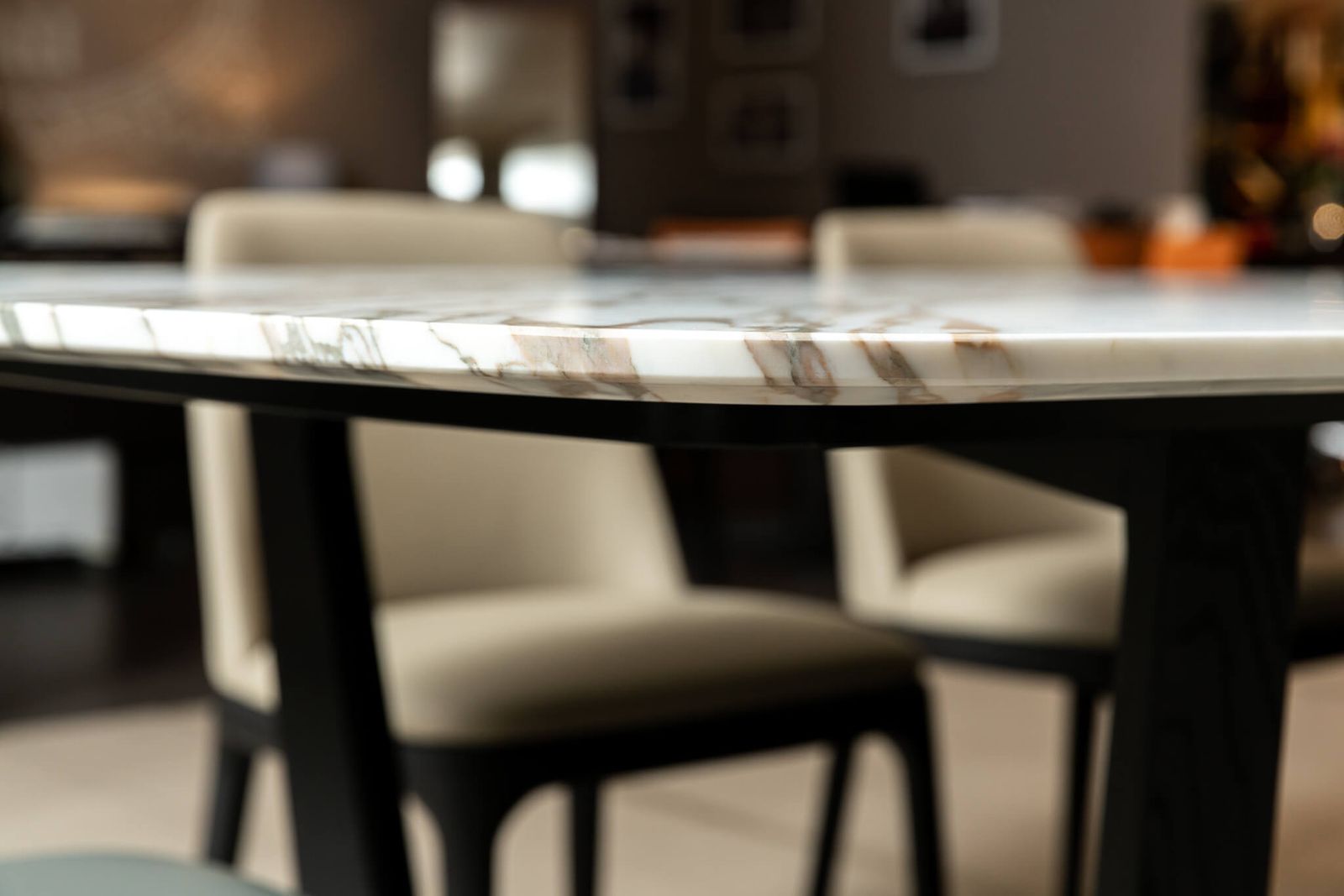 Poliform Стол Concorde calacatta oro levigato/olmo nero 240 от Poliform — в интерьере