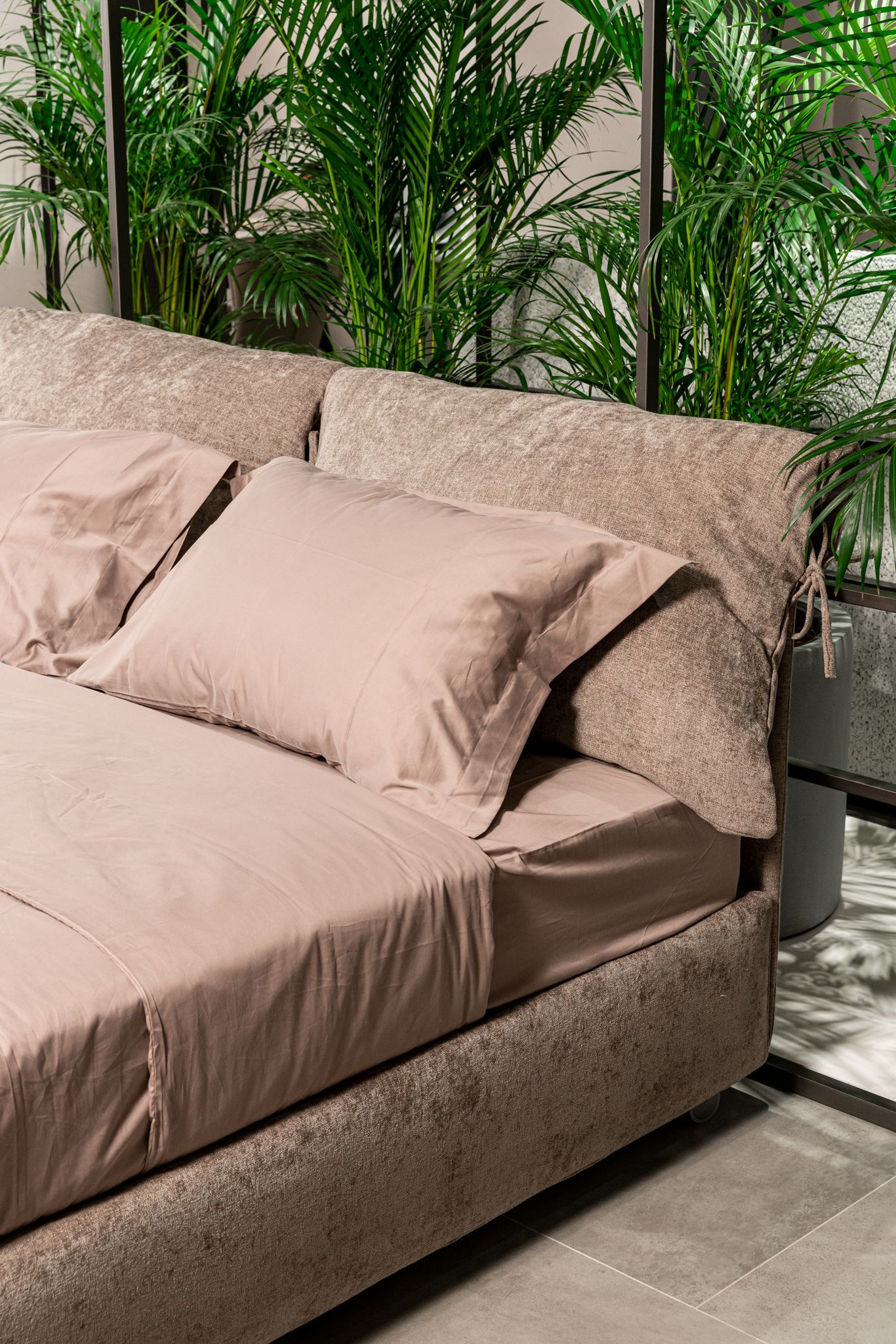 Flou Кровать Nathalie Porter Milk от Flou — в интерьере