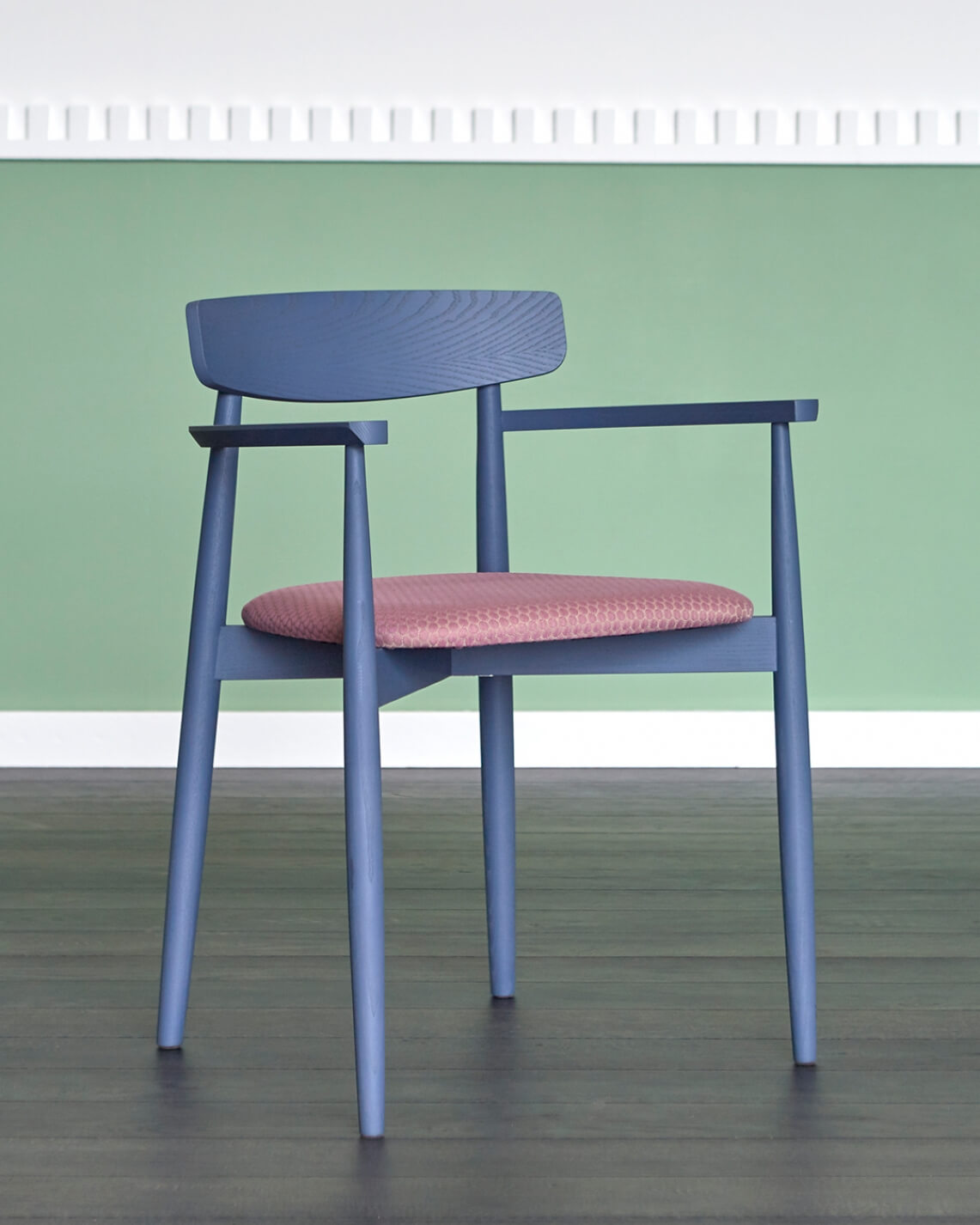 Miniforms Стул Claretta with armrest от Miniforms — в интерьере