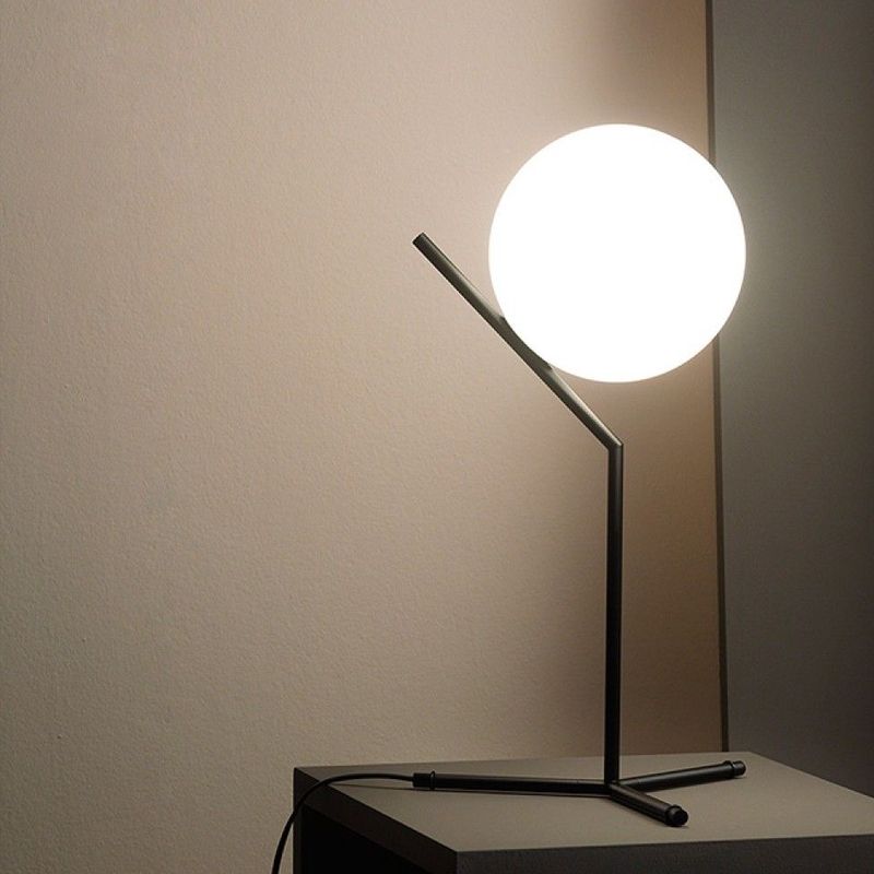 Flos Настольная лампа IC T1 F3170030 от Flos — в интерьере