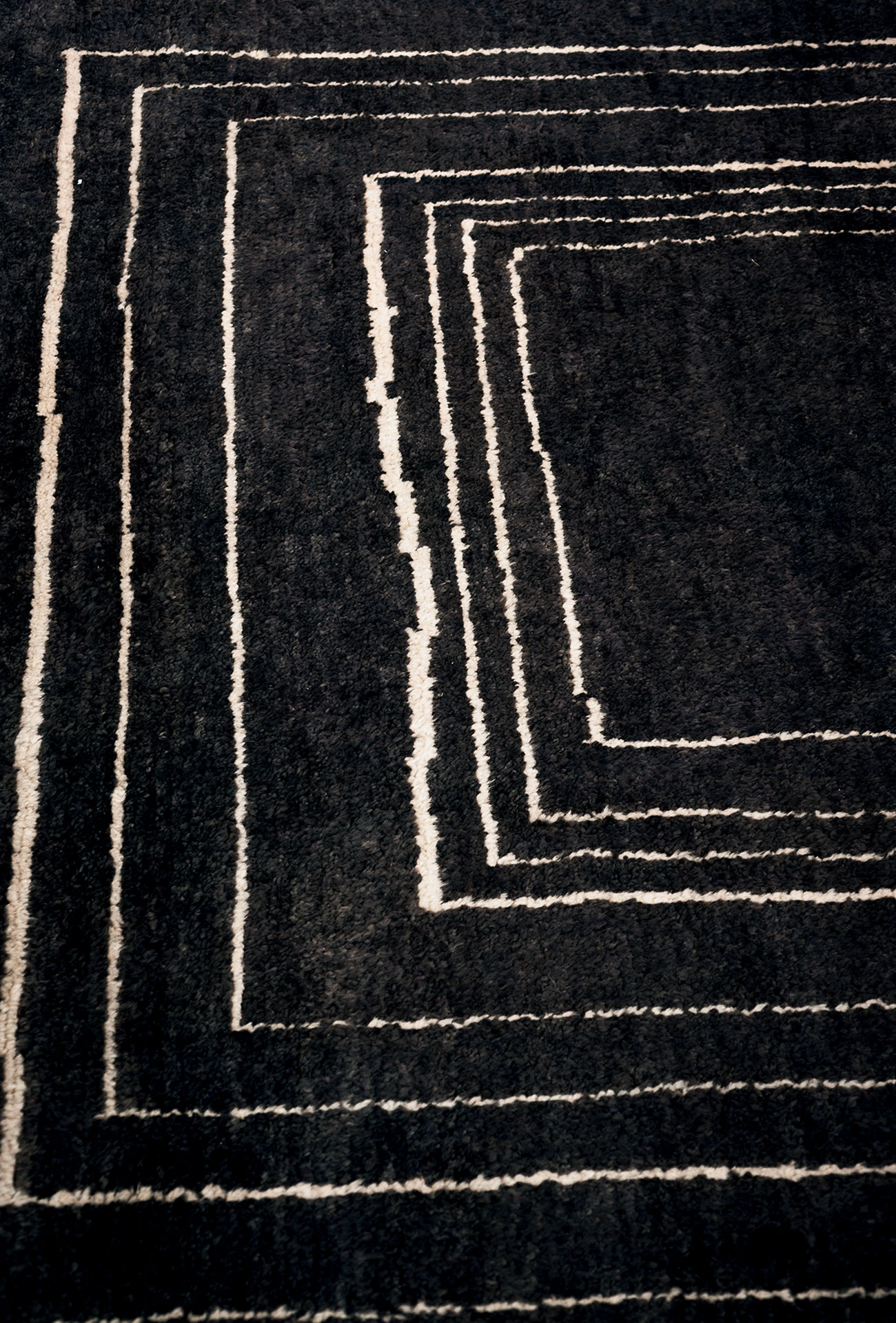 Baxter Ковер Berbere Dark Grey + Natural | Pattern B от Baxter — в интерьере