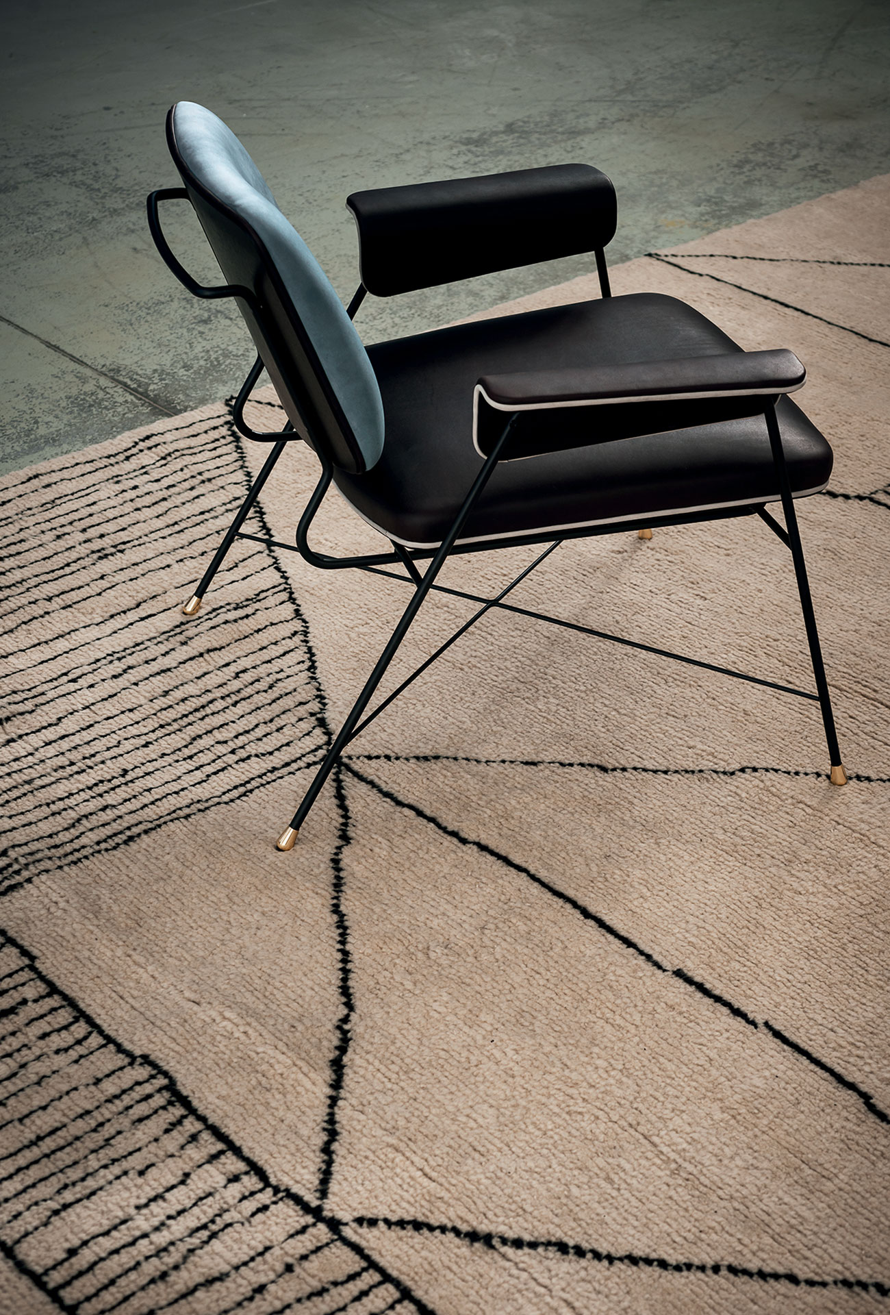 Baxter Ковер Berbere Natural + Black | Pattern A от Baxter — в интерьере