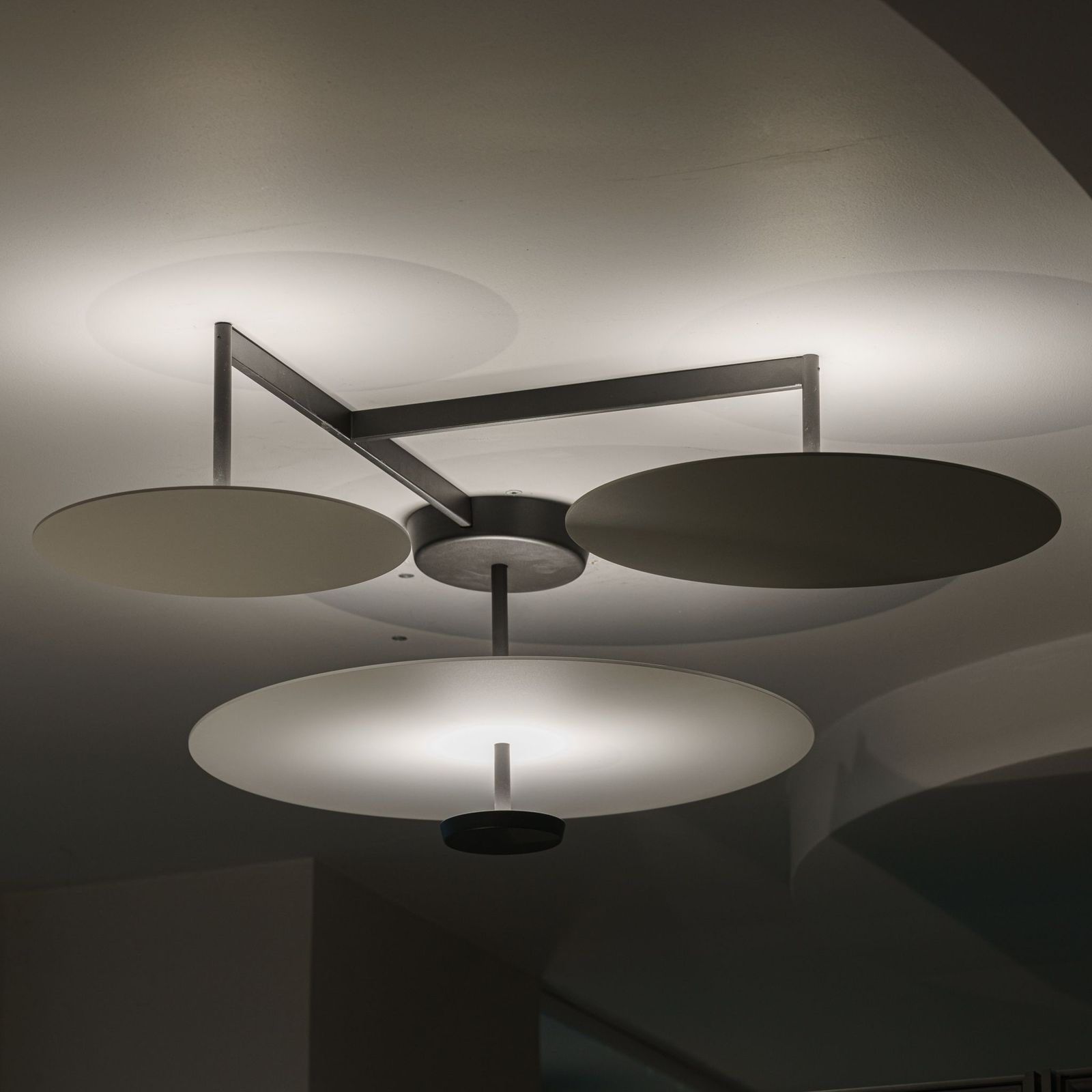 Vibia Потолочный светильник Flat 5905 от Vibia — в интерьере