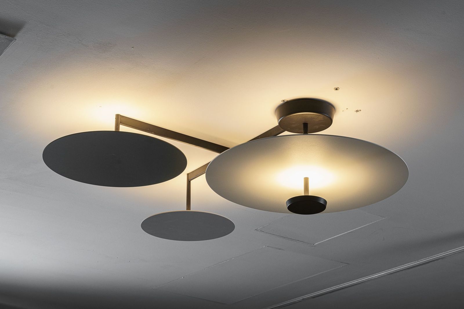 Vibia Потолочный светильник Flat 5905 от Vibia — в интерьере