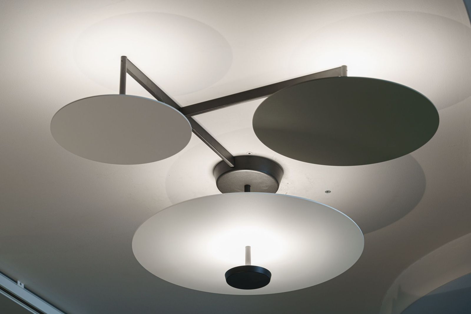 Vibia Потолочный светильник Flat 5905 от Vibia — в интерьере