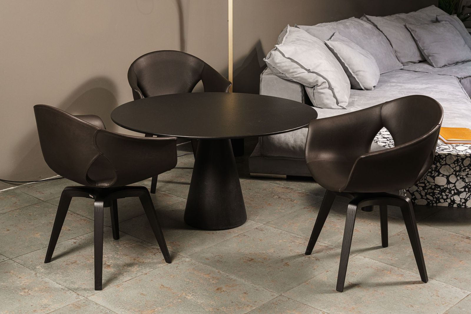 Baxter Lounge столик Jove 110 h62 от Baxter — в интерьере