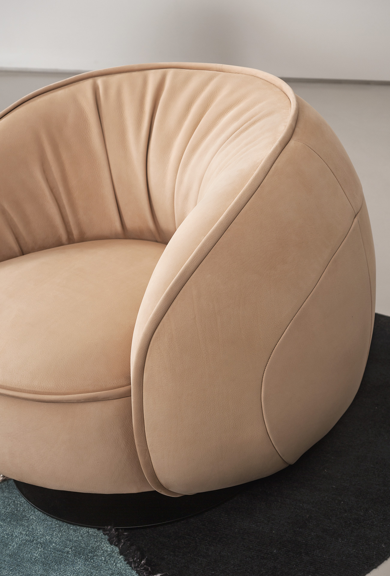 Baxter Кресло Leon Nabuk Kiwi от Baxter — в интерьере