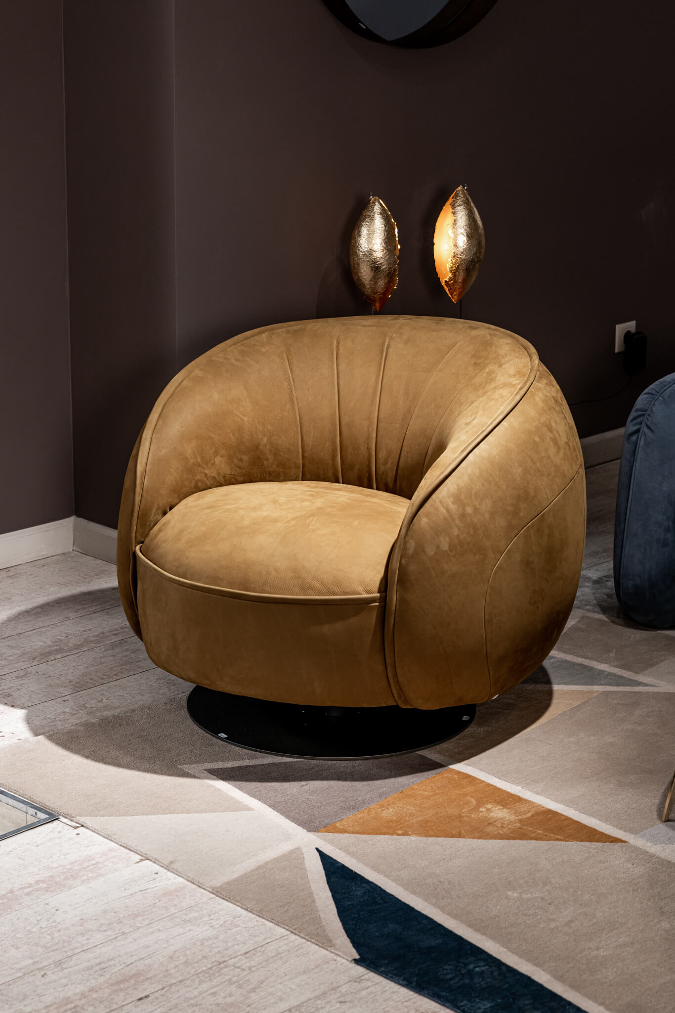 Baxter Кресло Leon Nabuk Kiwi от Baxter — в интерьере