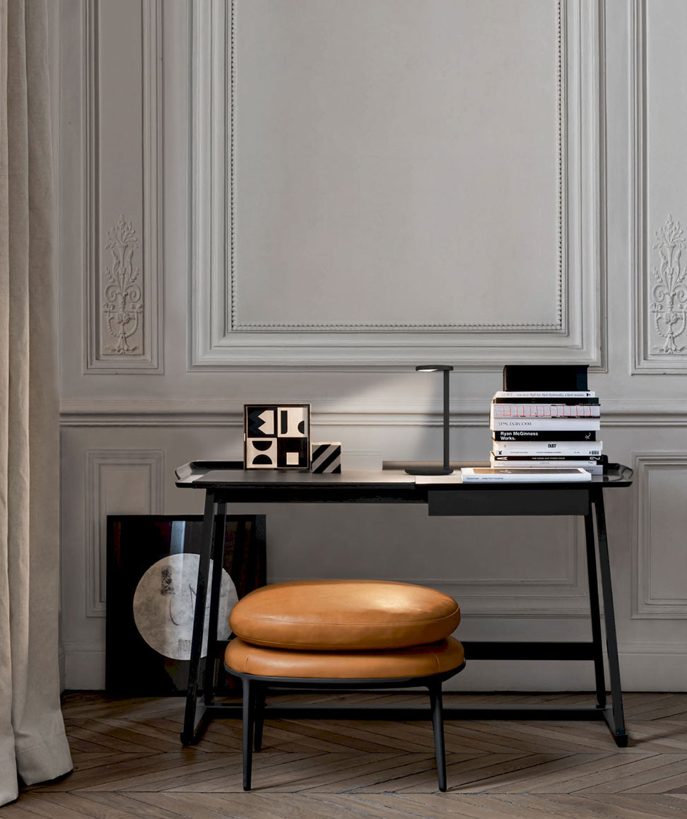 Flos Настольная лампа Oblique white от Flos — в интерьере