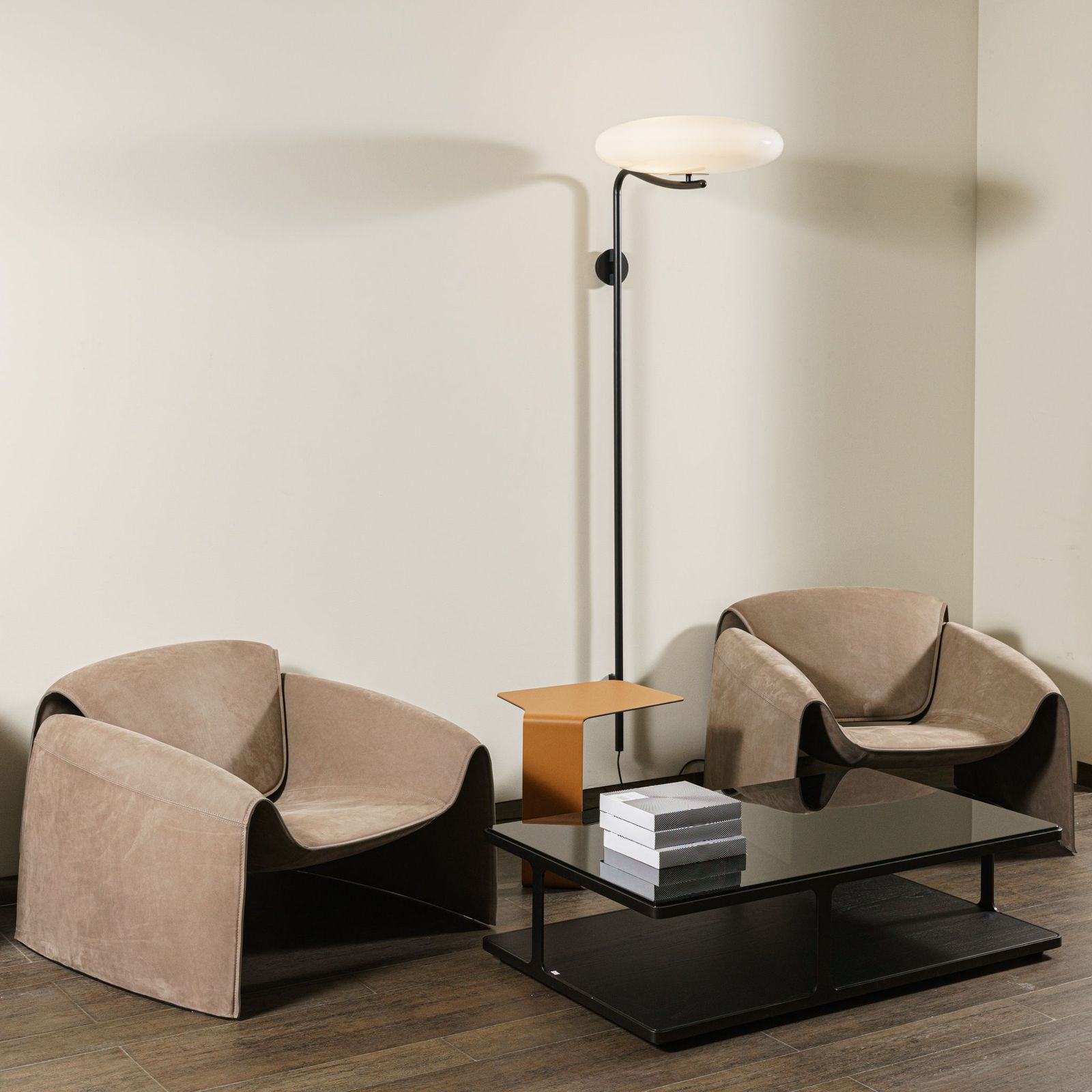Poliform Кресло Le Club Crema от Poliform — в интерьере